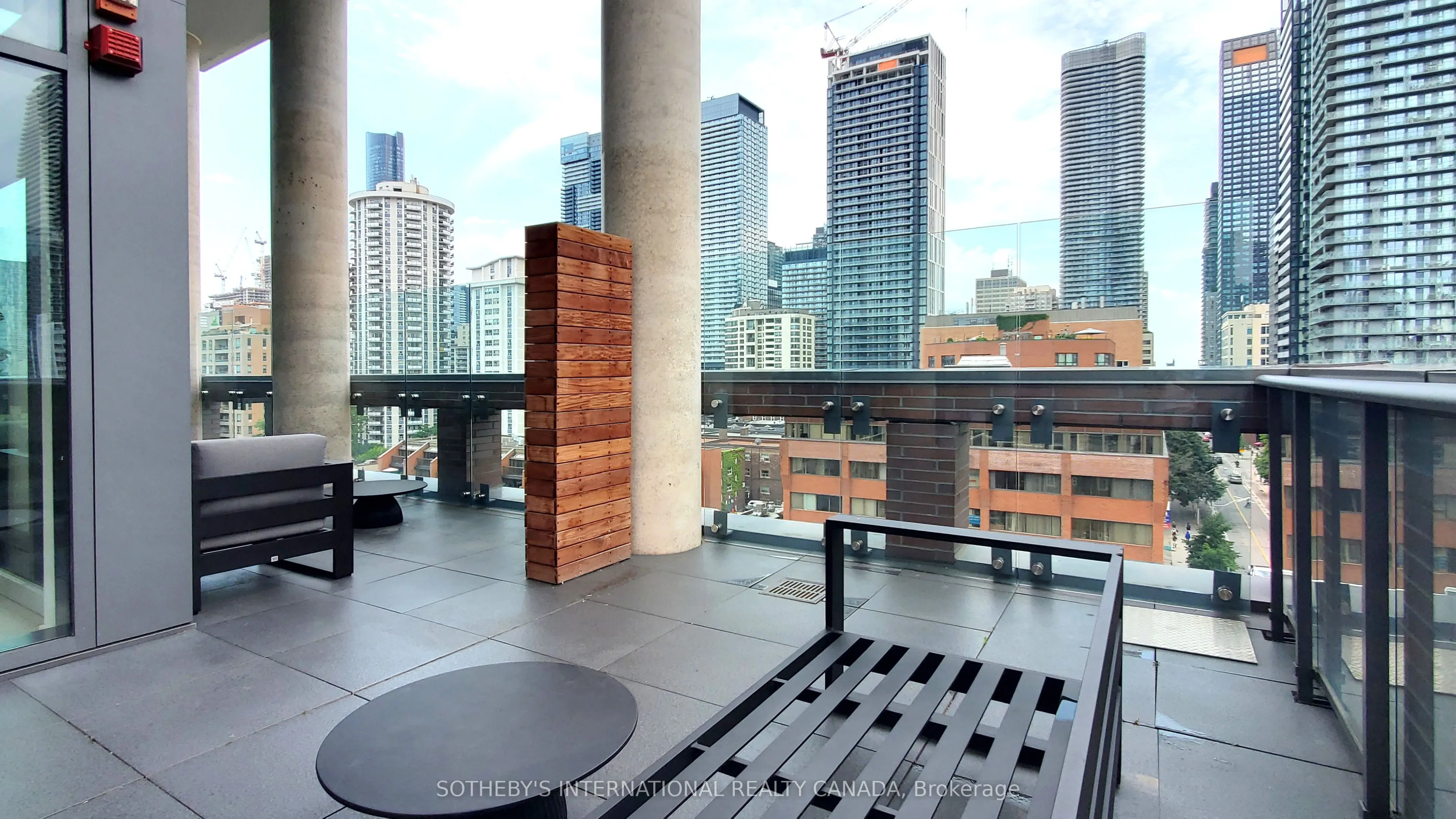 81 Wellesley Street E #305