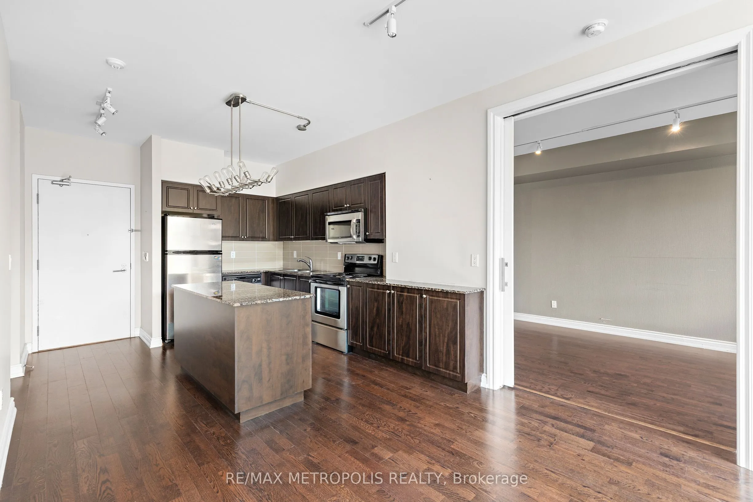 215 Fort York Boulevard #208