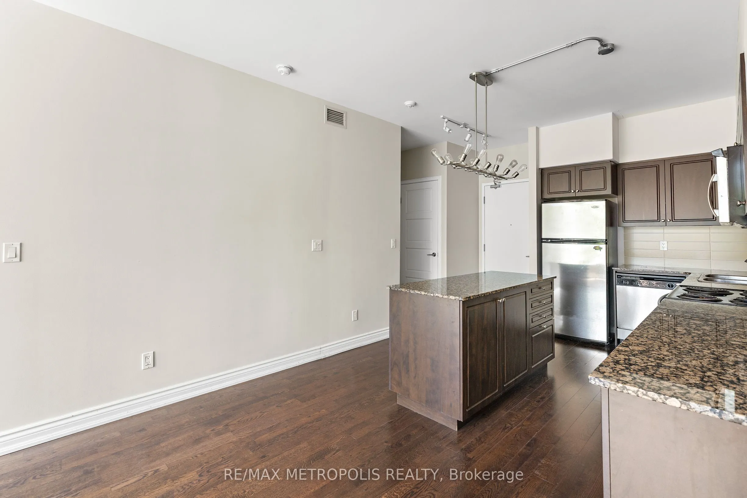 215 Fort York Boulevard #208