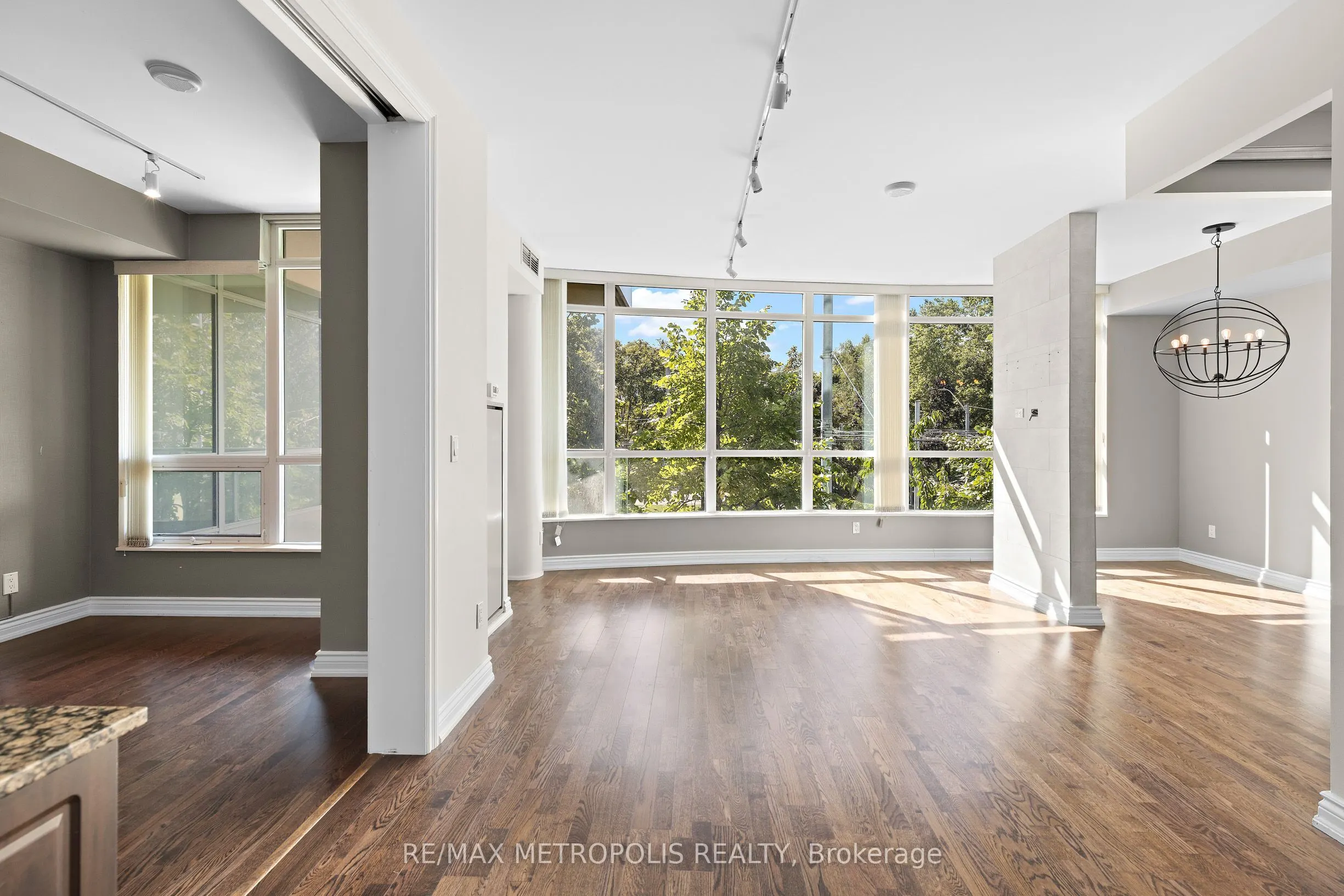 215 Fort York Boulevard #208