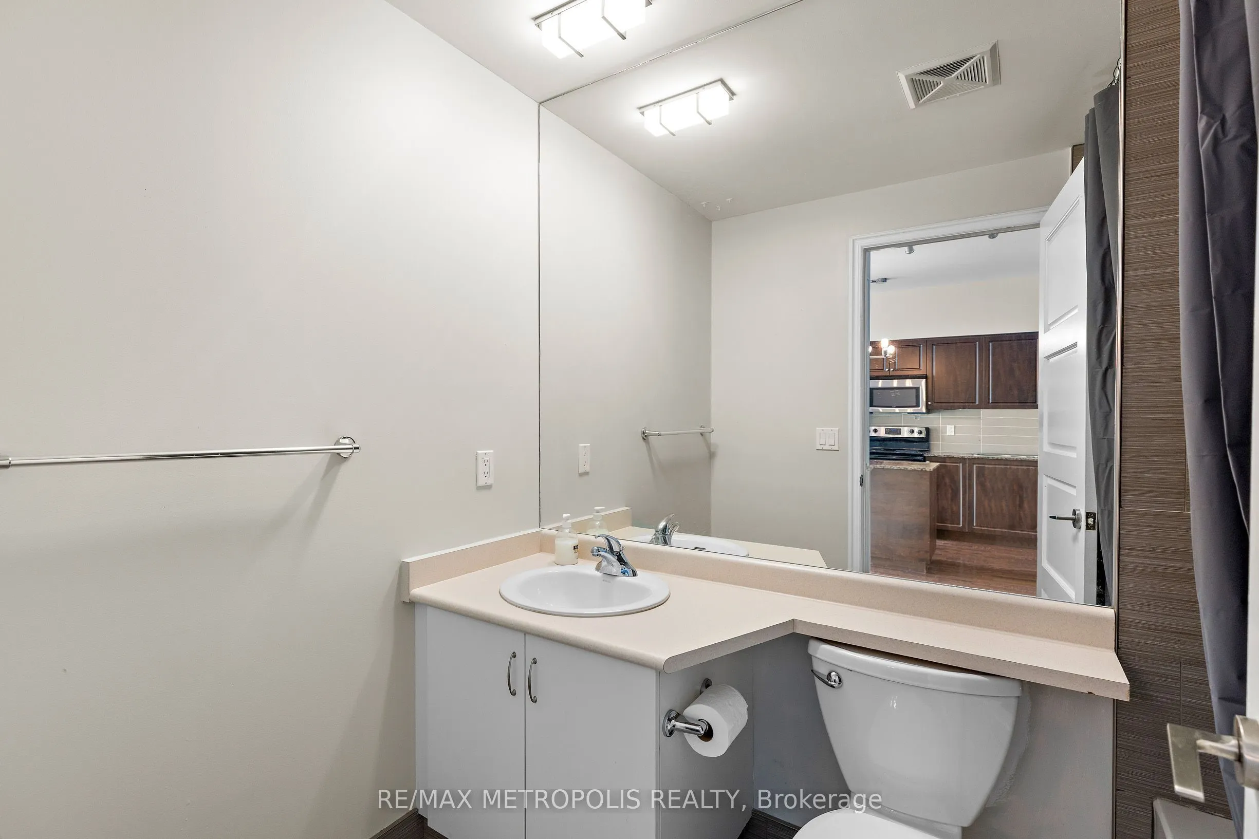 215 Fort York Boulevard #208