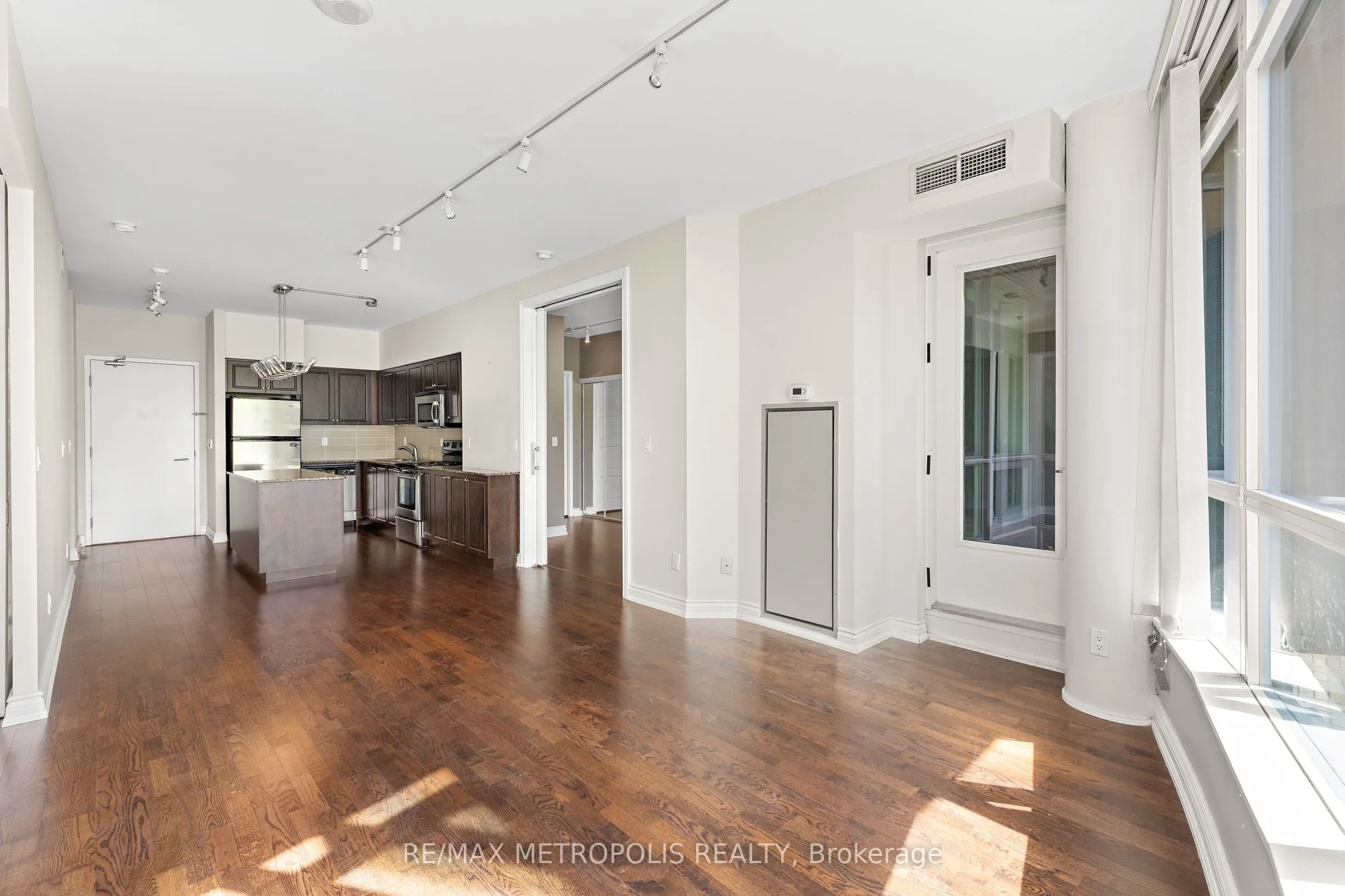 215 Fort York Boulevard #208