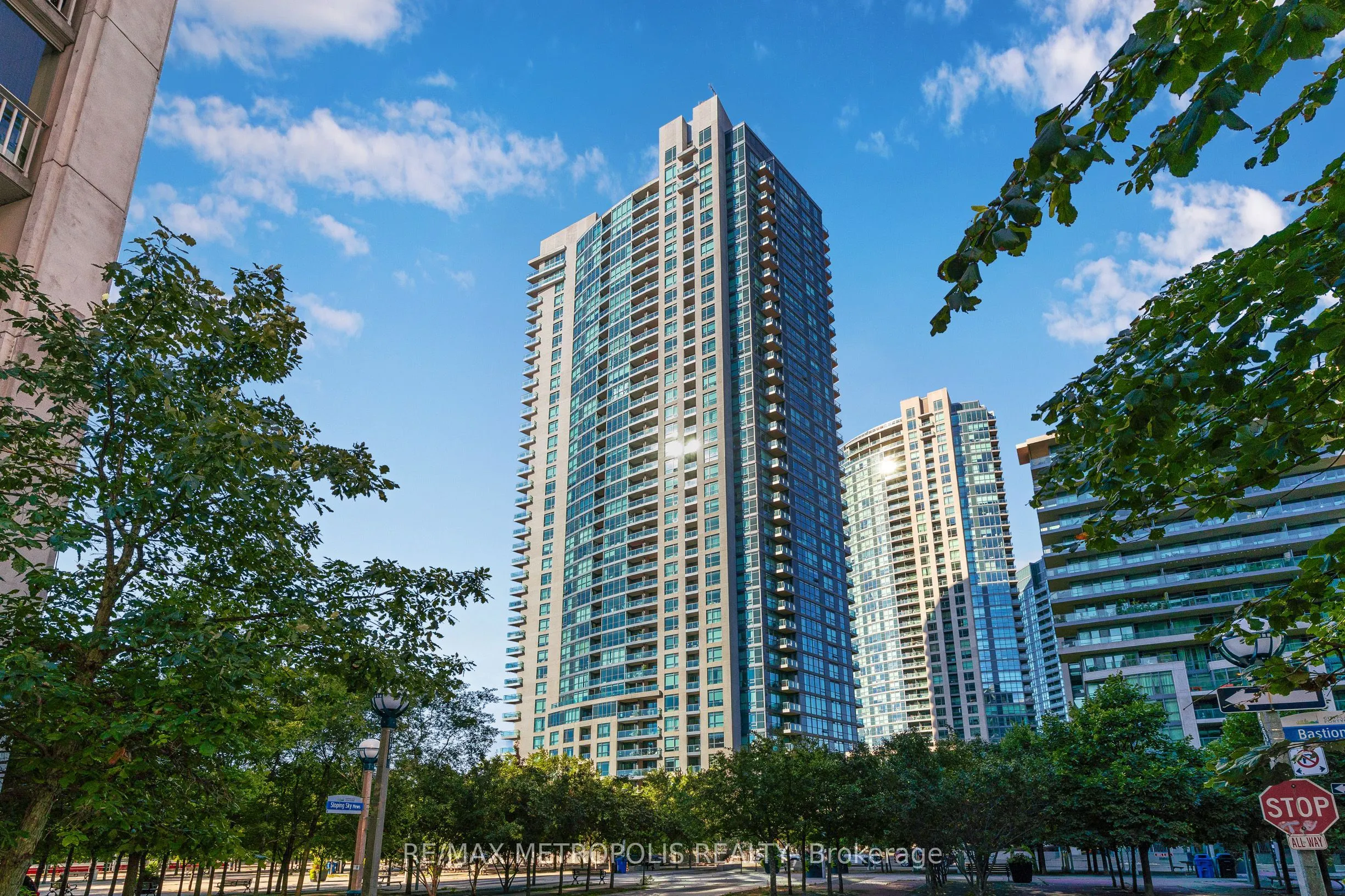 215 Fort York Boulevard #208