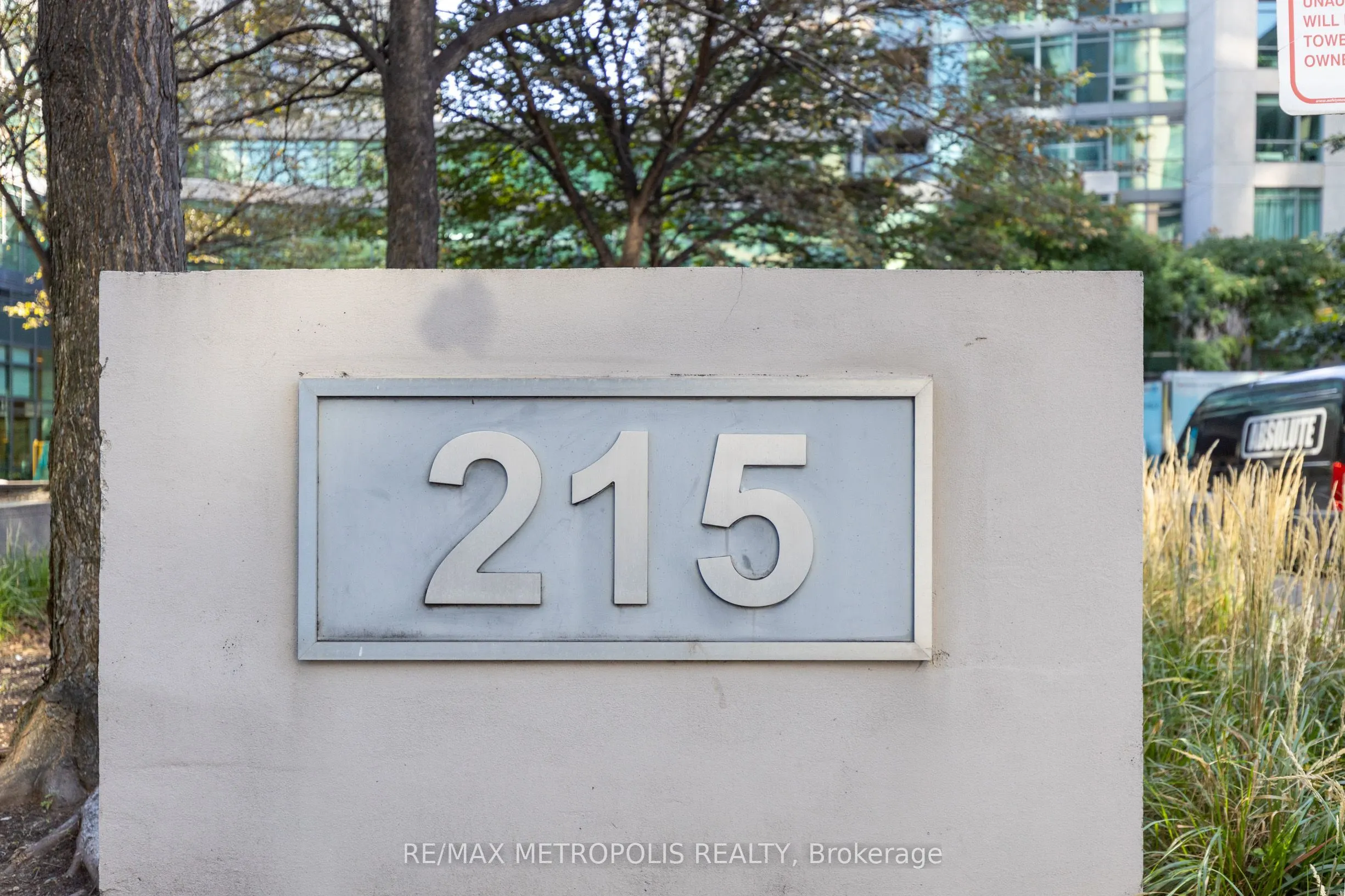215 Fort York Boulevard #208