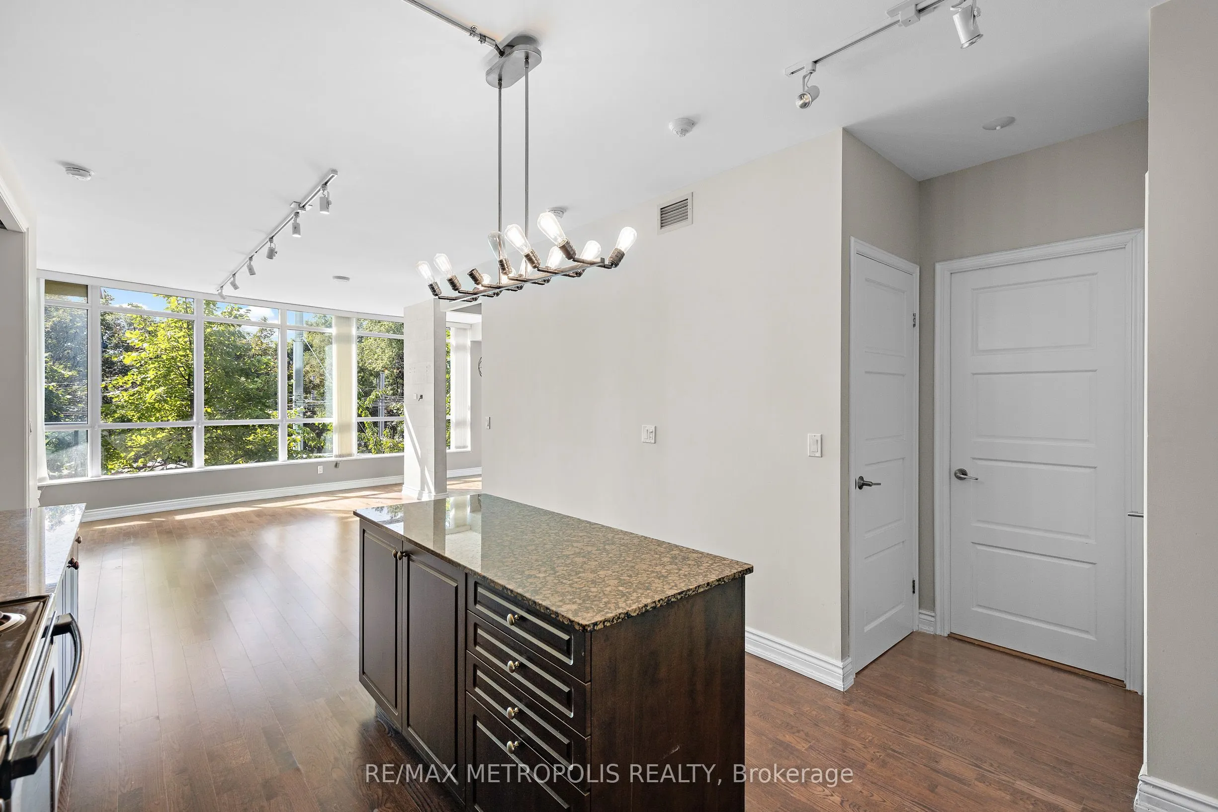 215 Fort York Boulevard #208