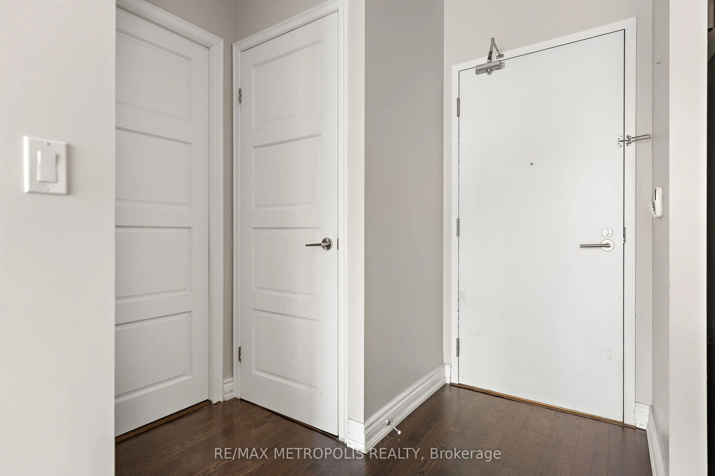 215 Fort York Boulevard #208