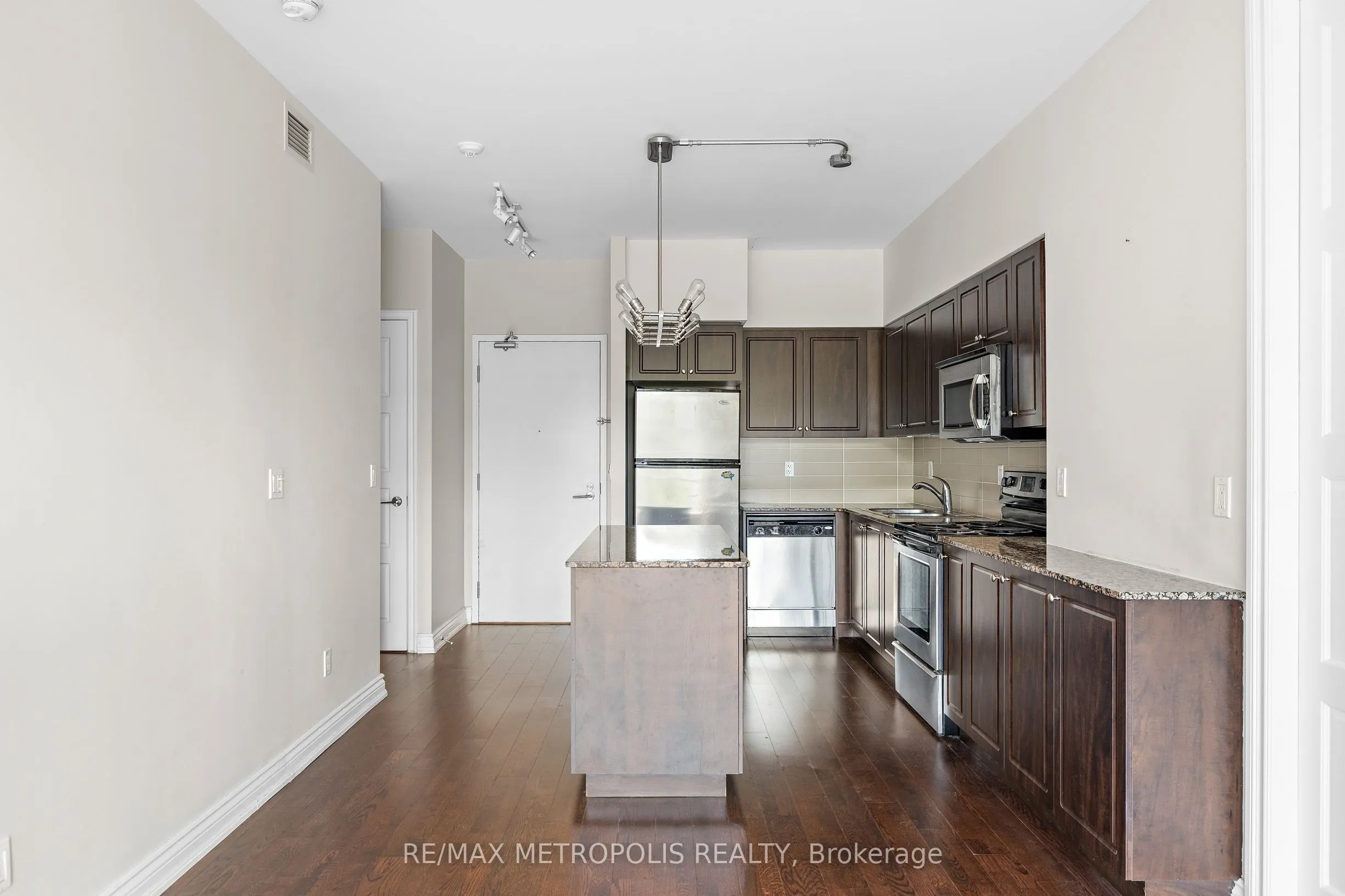 215 Fort York Boulevard #208