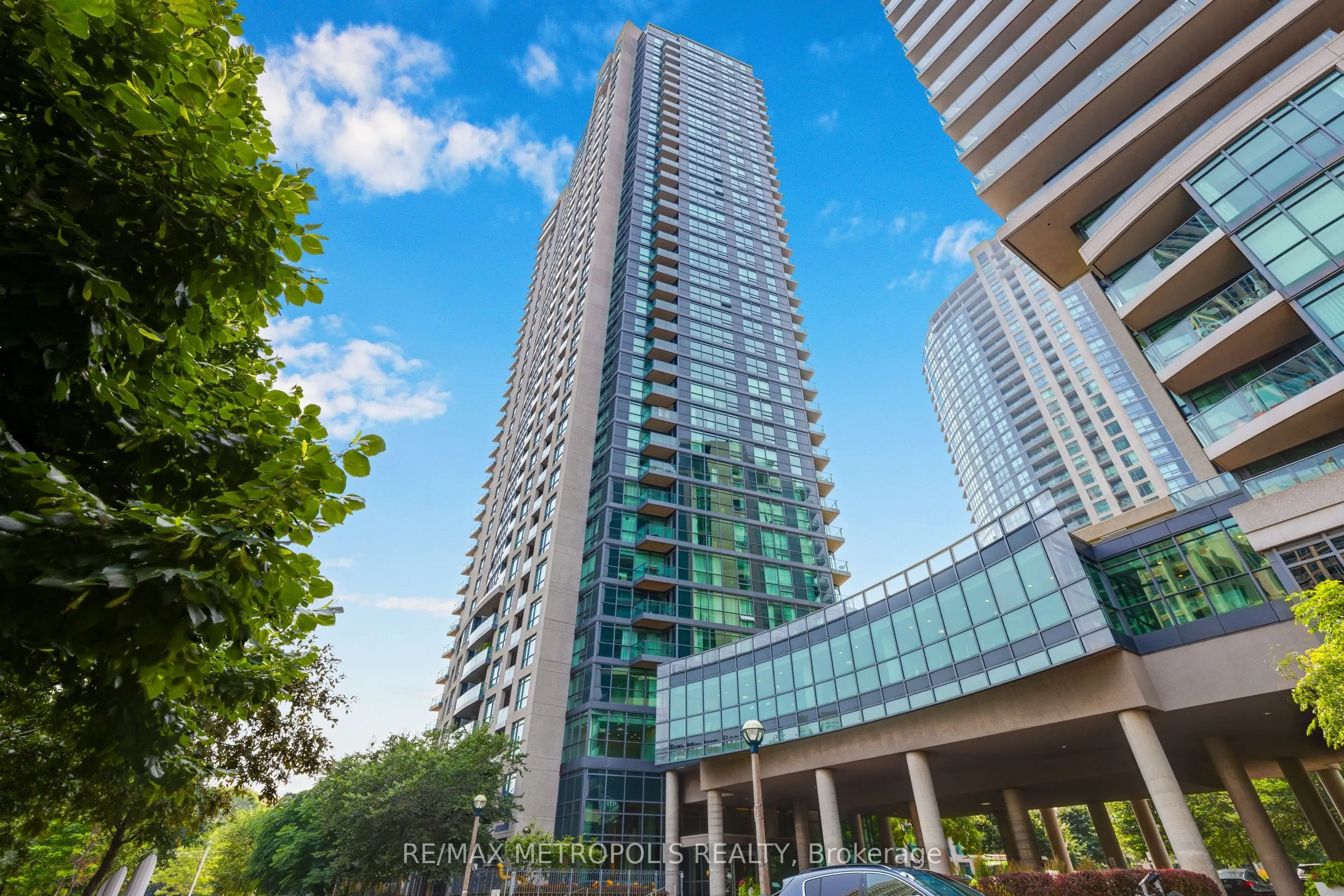 215 Fort York Boulevard #208