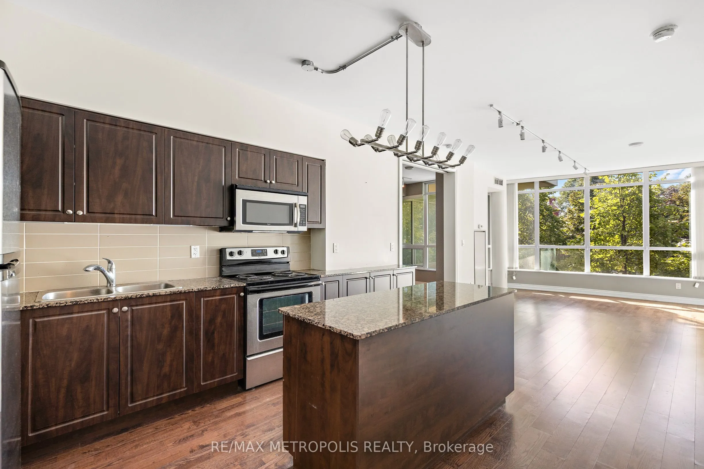 215 Fort York Boulevard #208