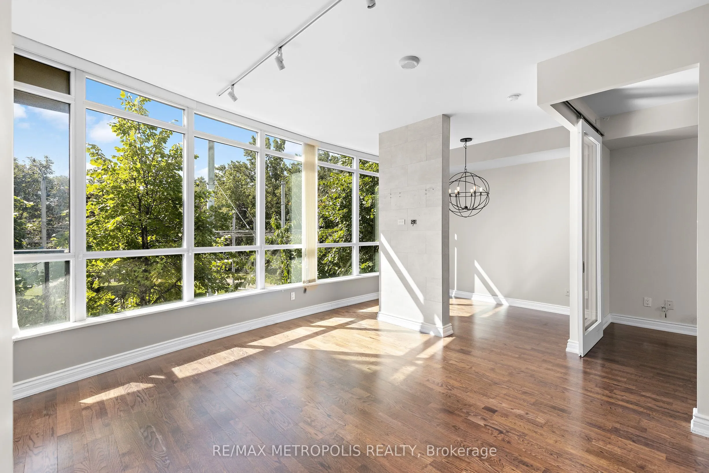 215 Fort York Boulevard #208