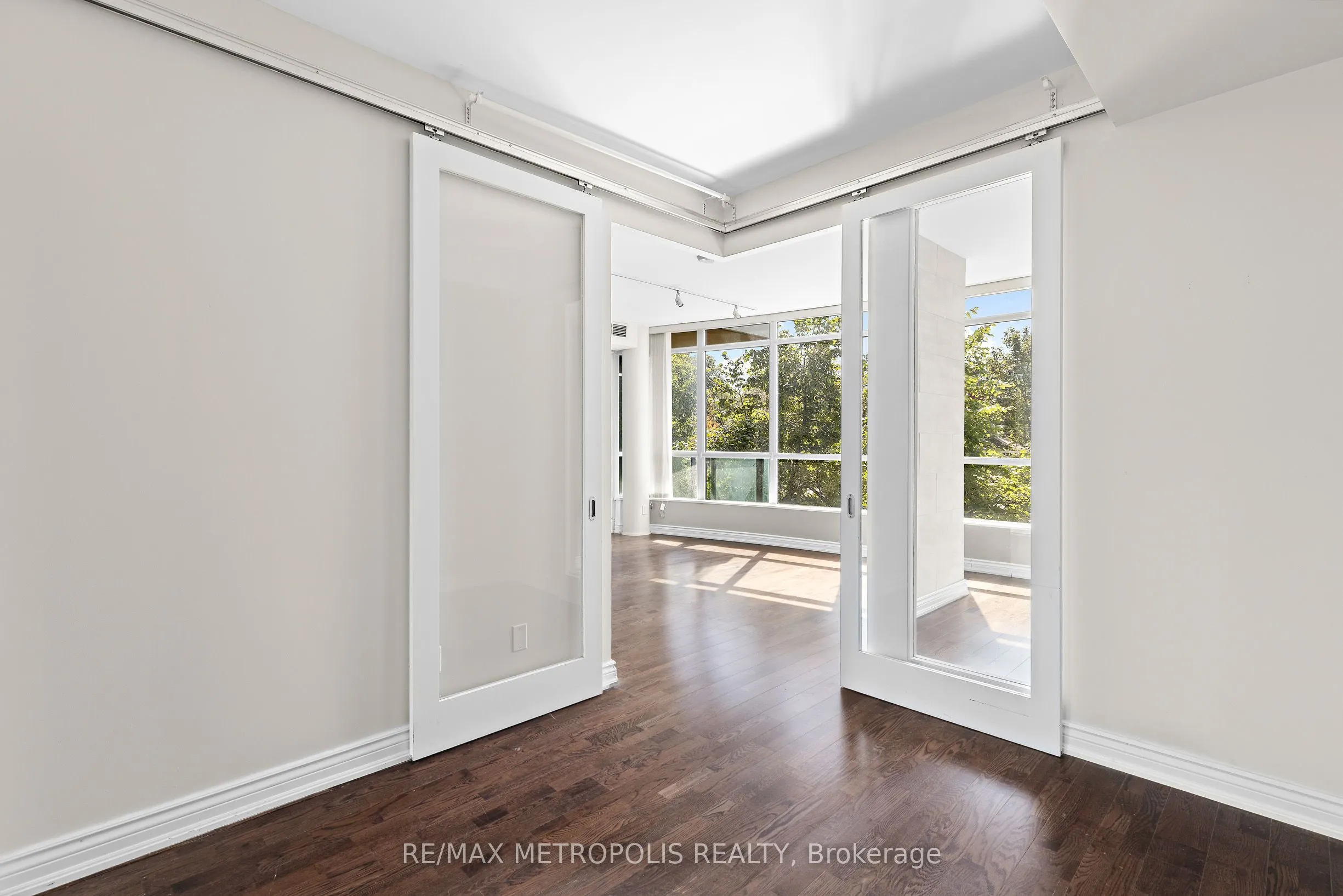 215 Fort York Boulevard #208