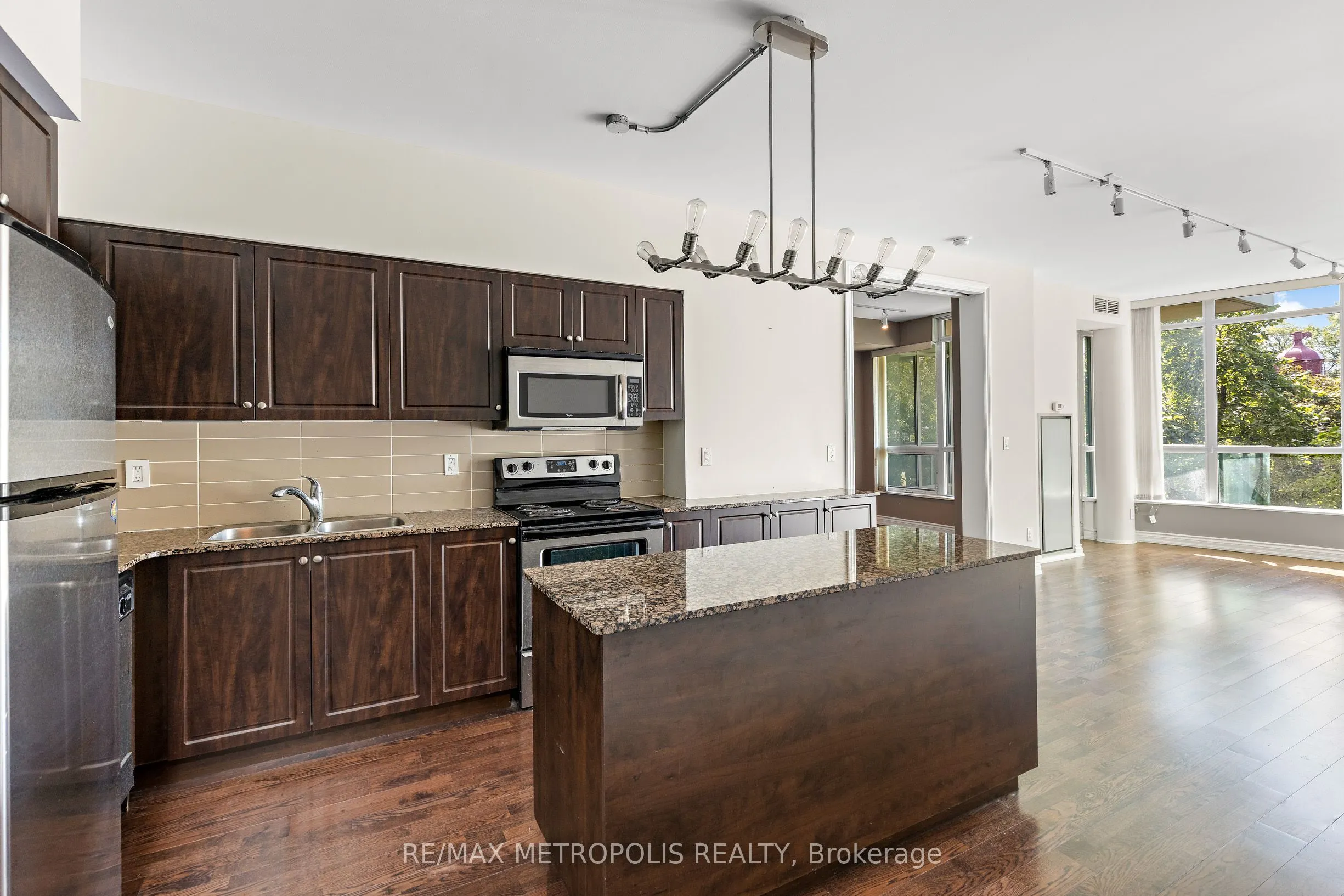 215 Fort York Boulevard #208