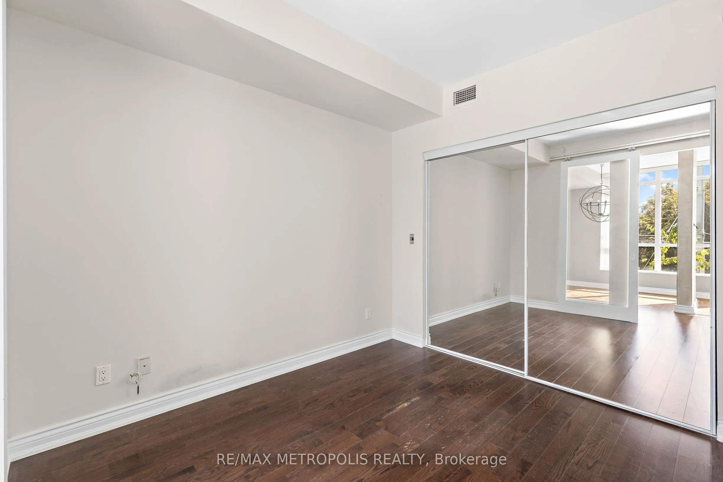 215 Fort York Boulevard #208