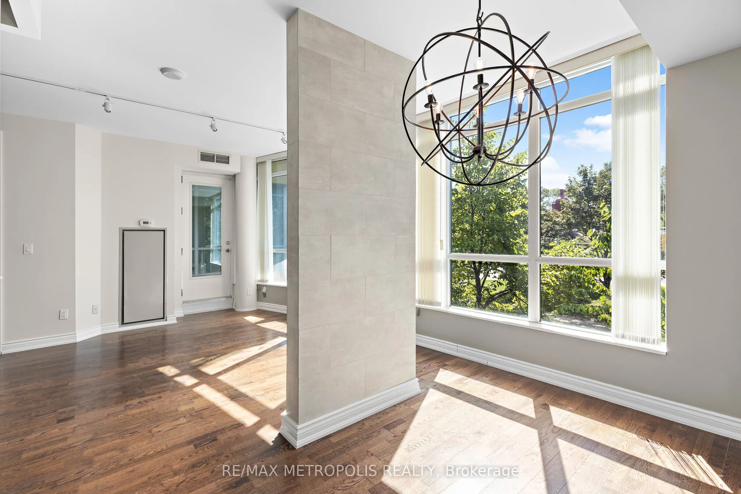 215 Fort York Boulevard #208