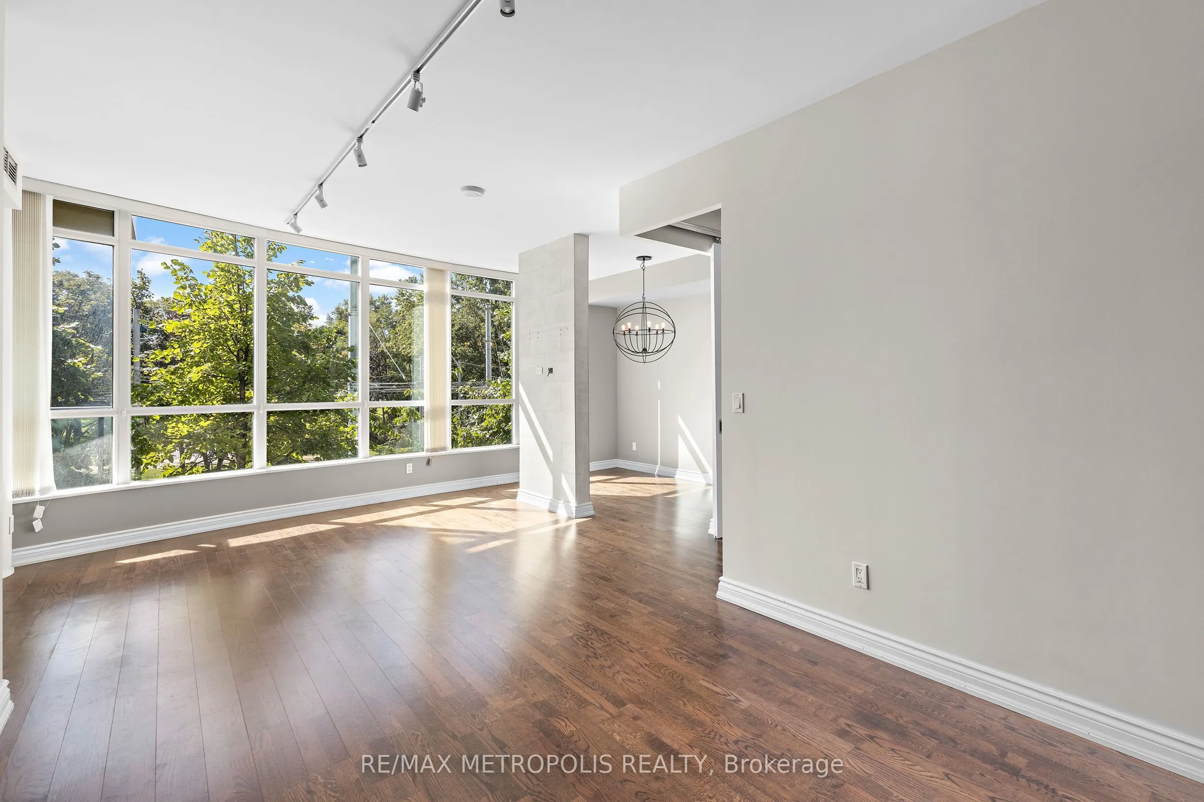 215 Fort York Boulevard #208