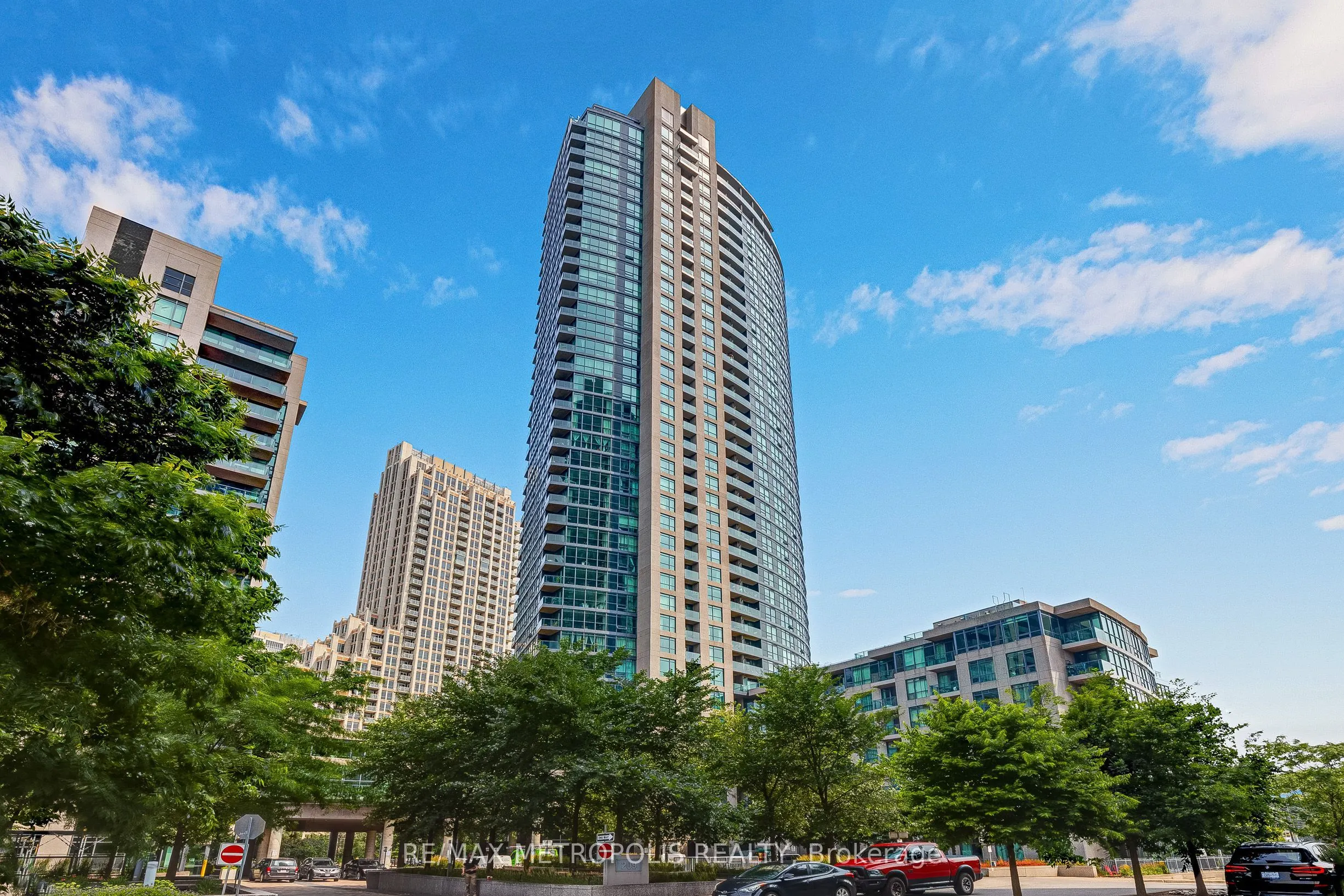 215 Fort York Boulevard #208