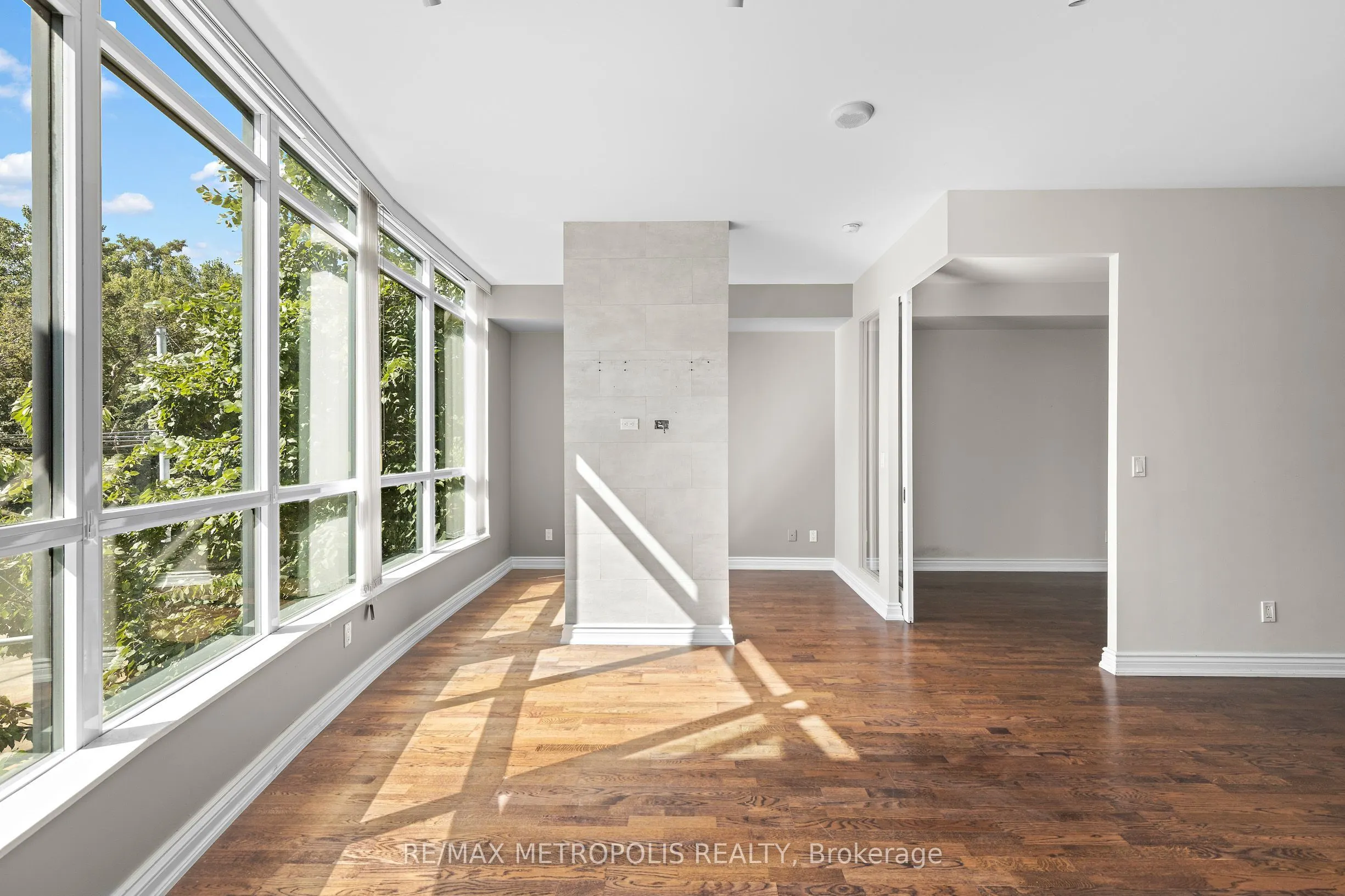 215 Fort York Boulevard #208