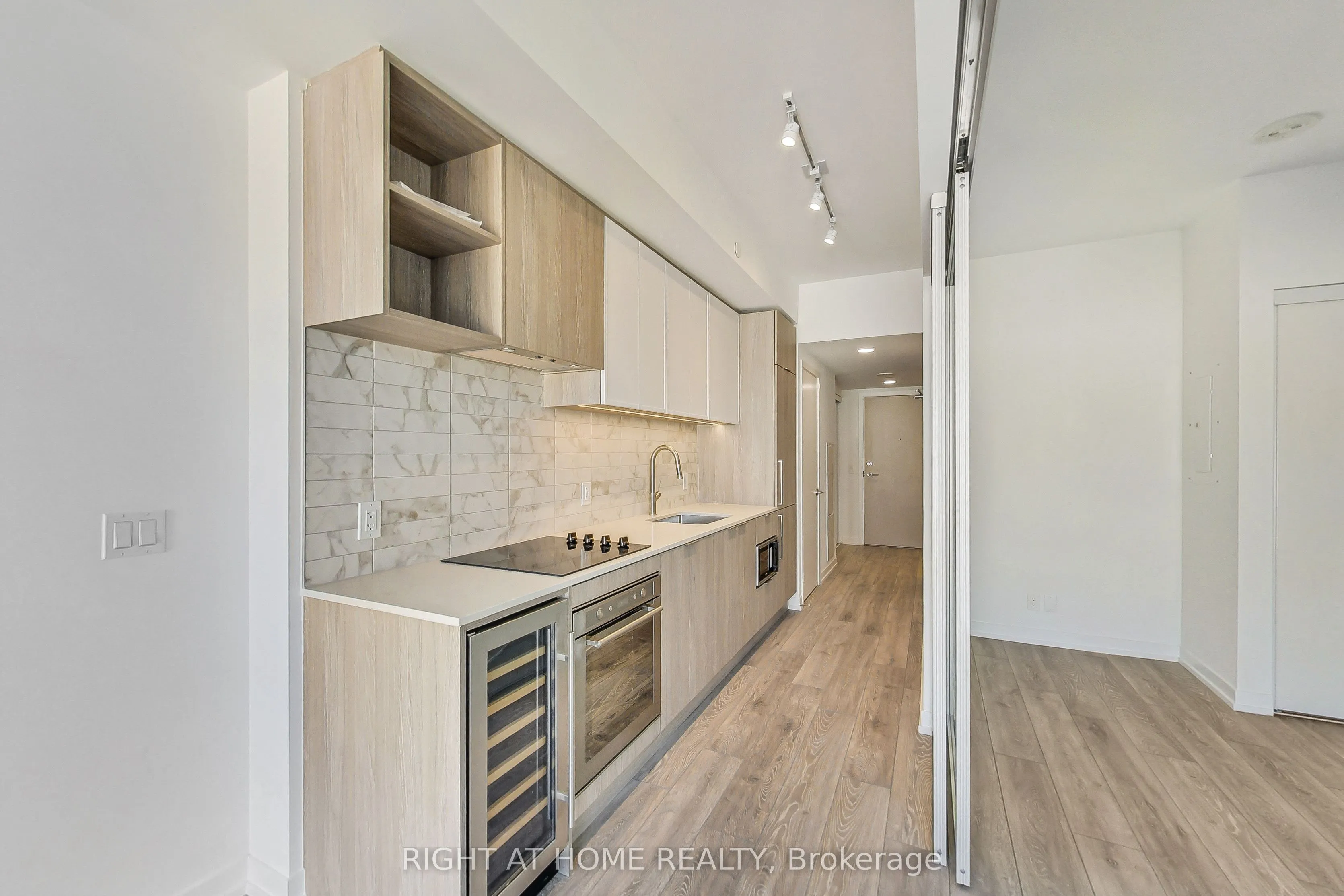 2020 Bathurst Street #519