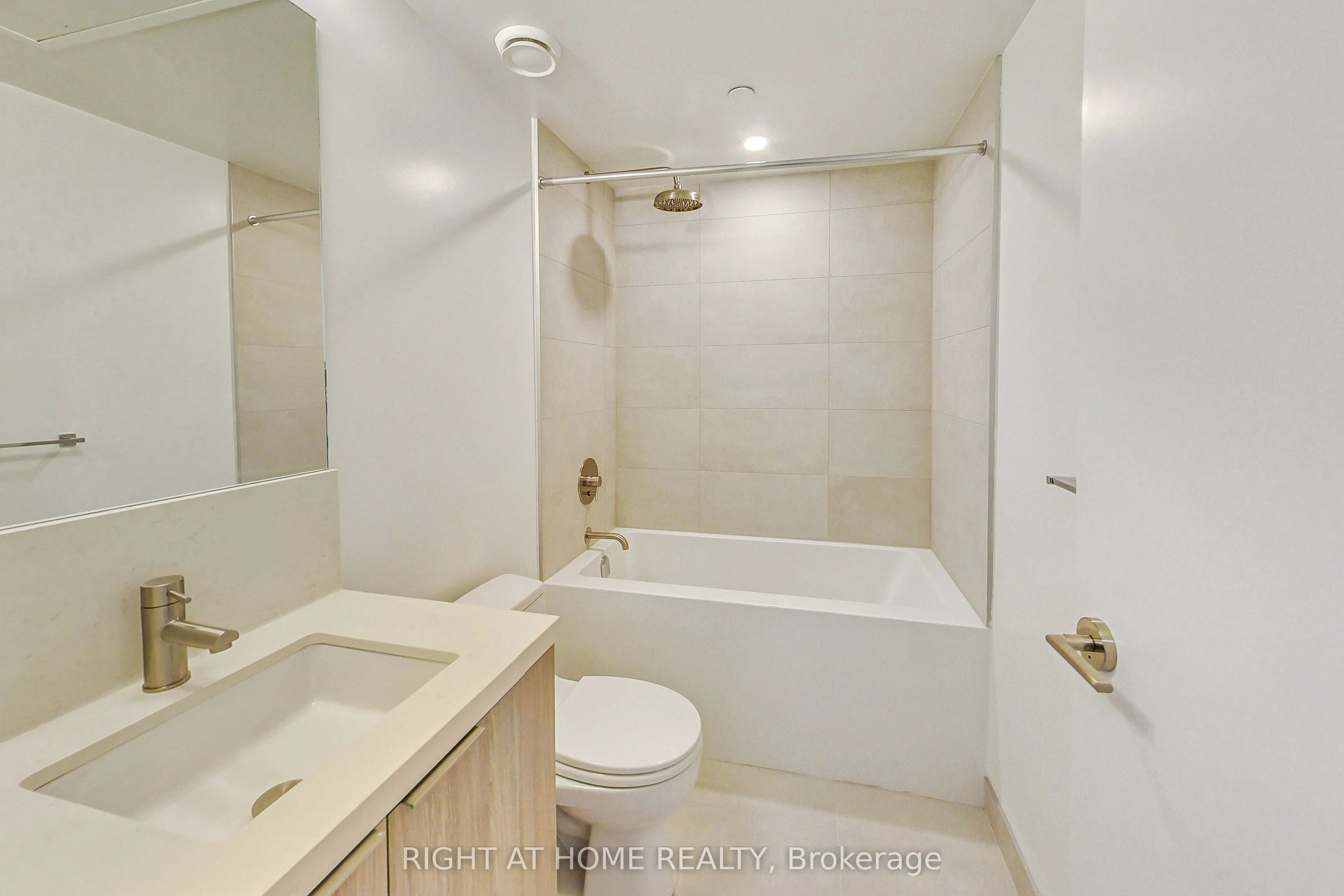 2020 Bathurst Street #519