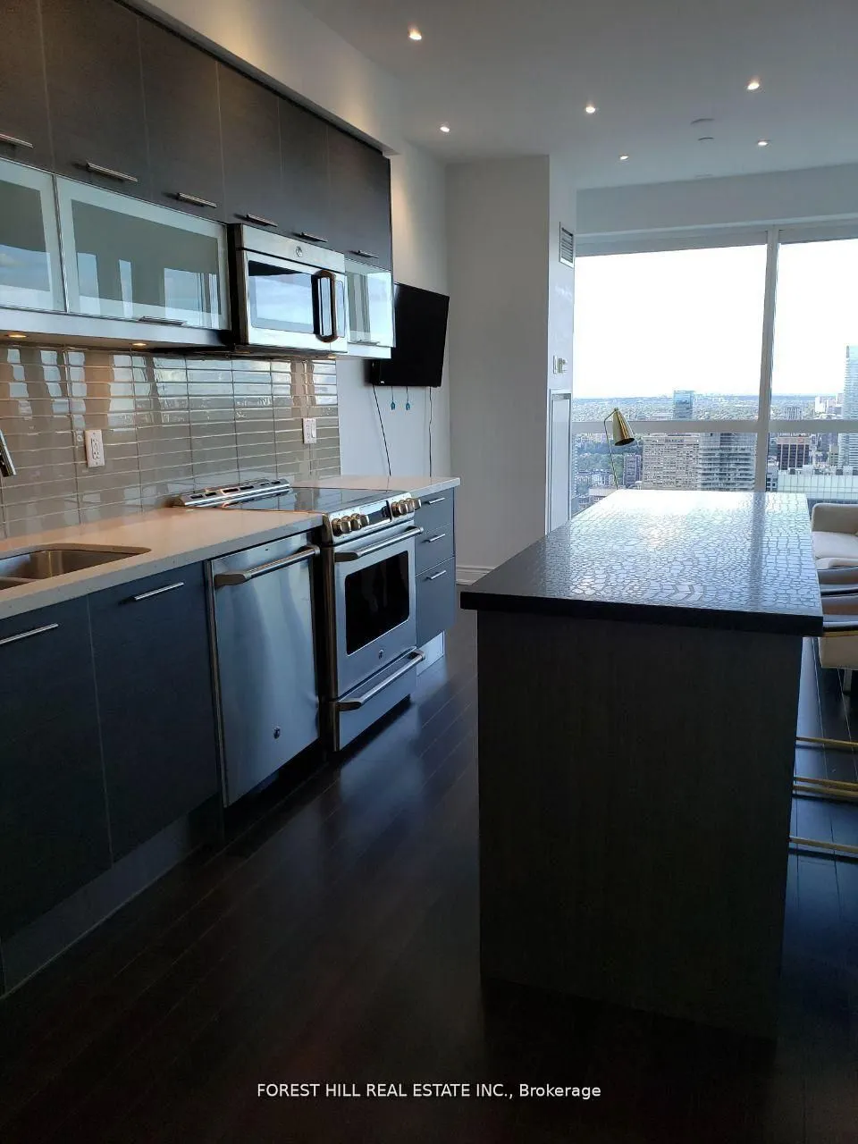 388 Yonge Street #7401