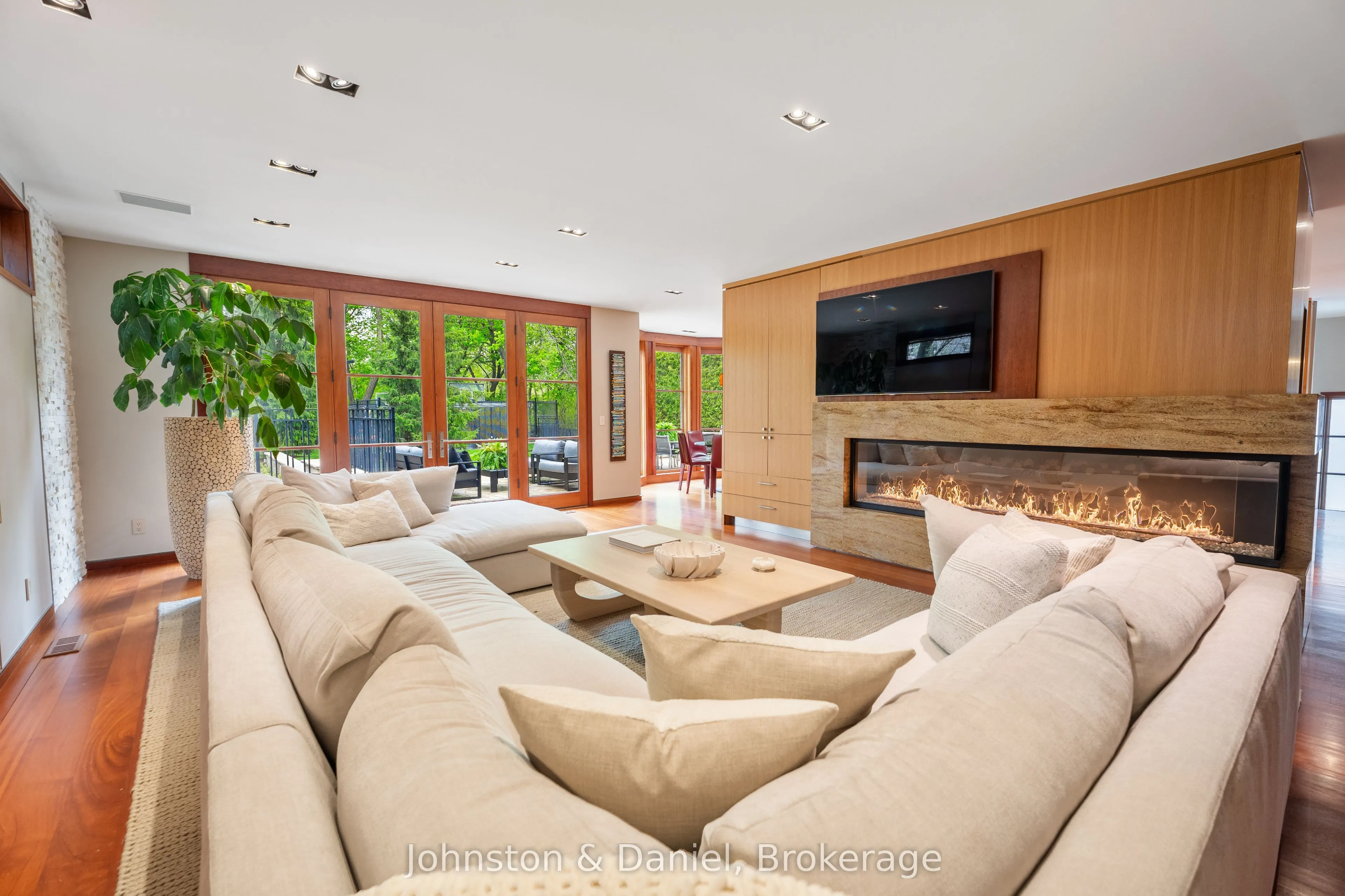 24 Glenview Avenue