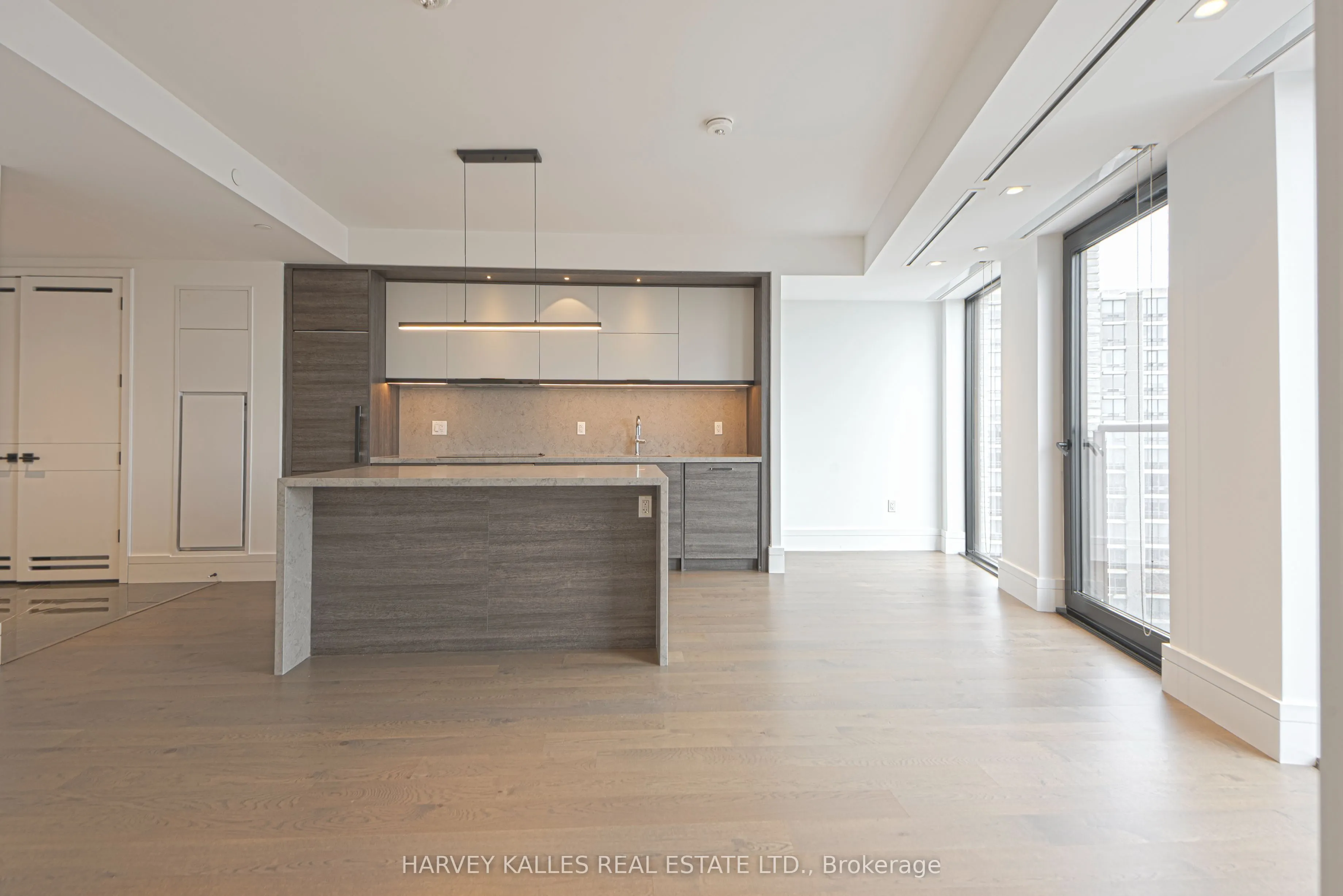 215 Lonsdale Road #1508