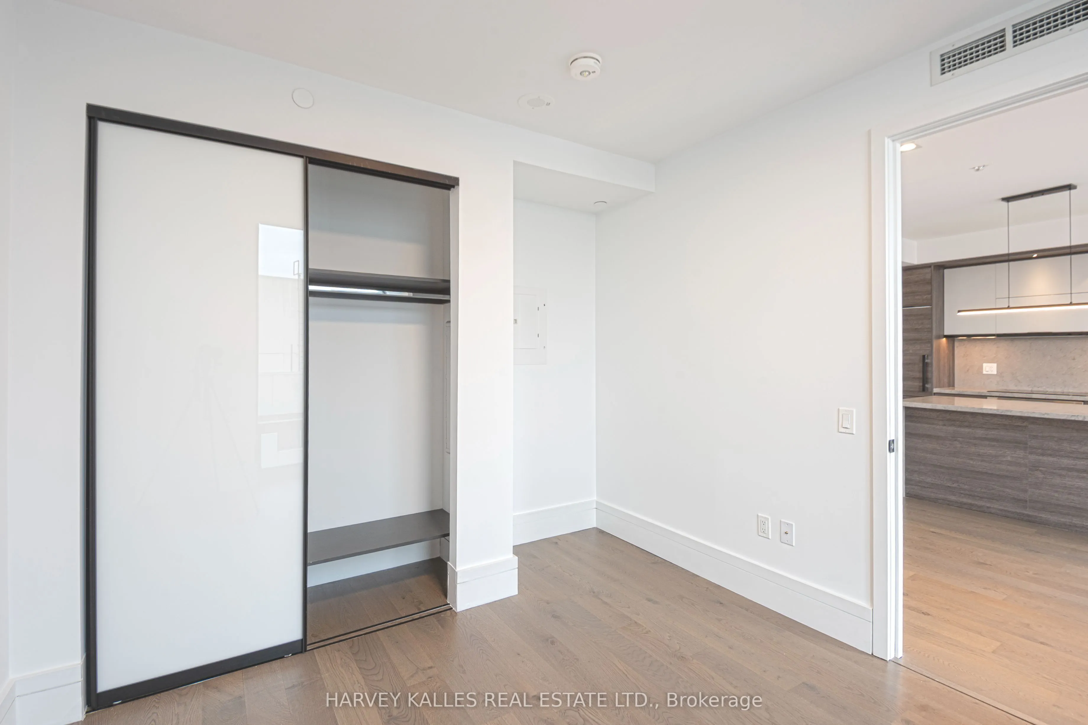 215 Lonsdale Road #1508