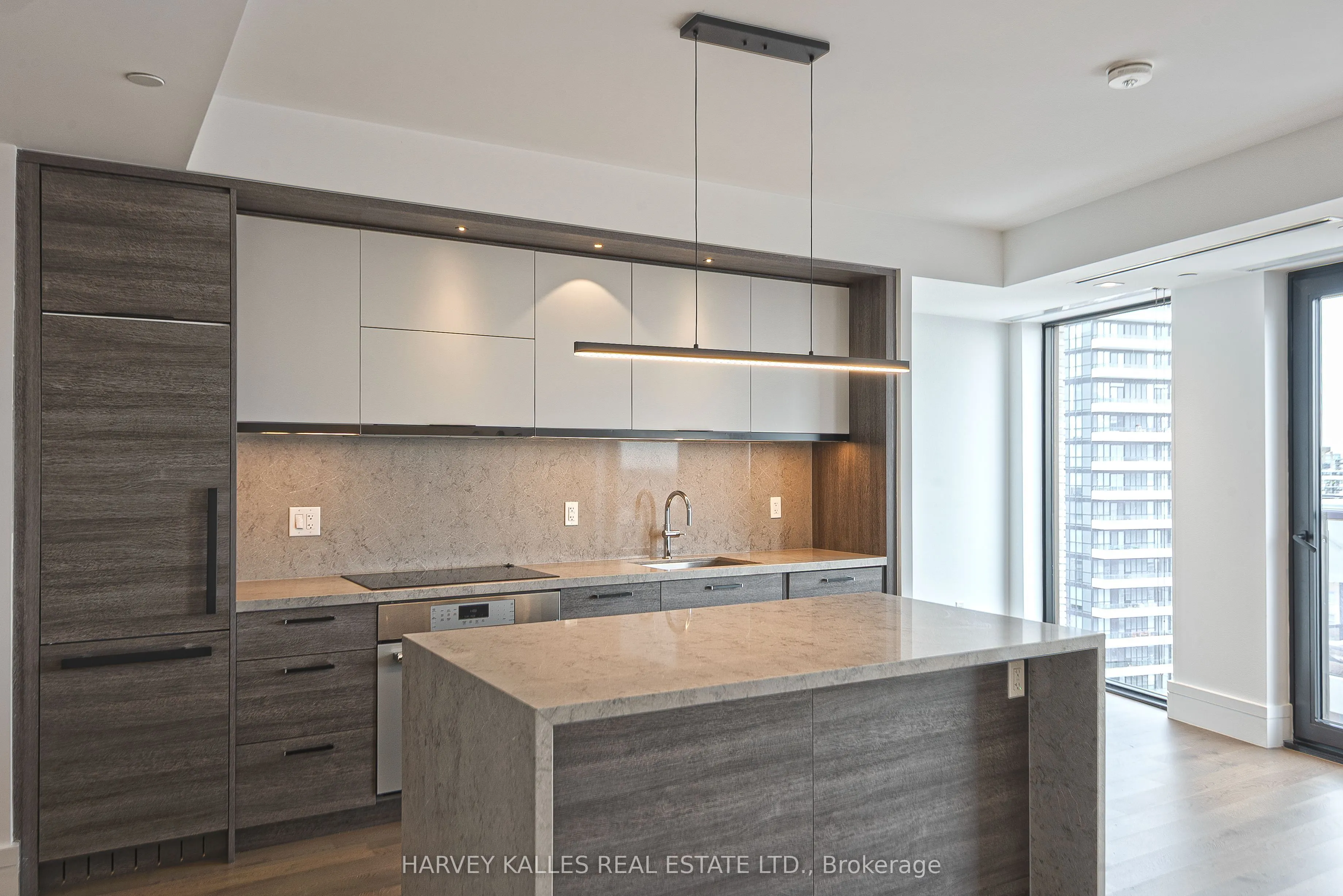 215 Lonsdale Road #1508