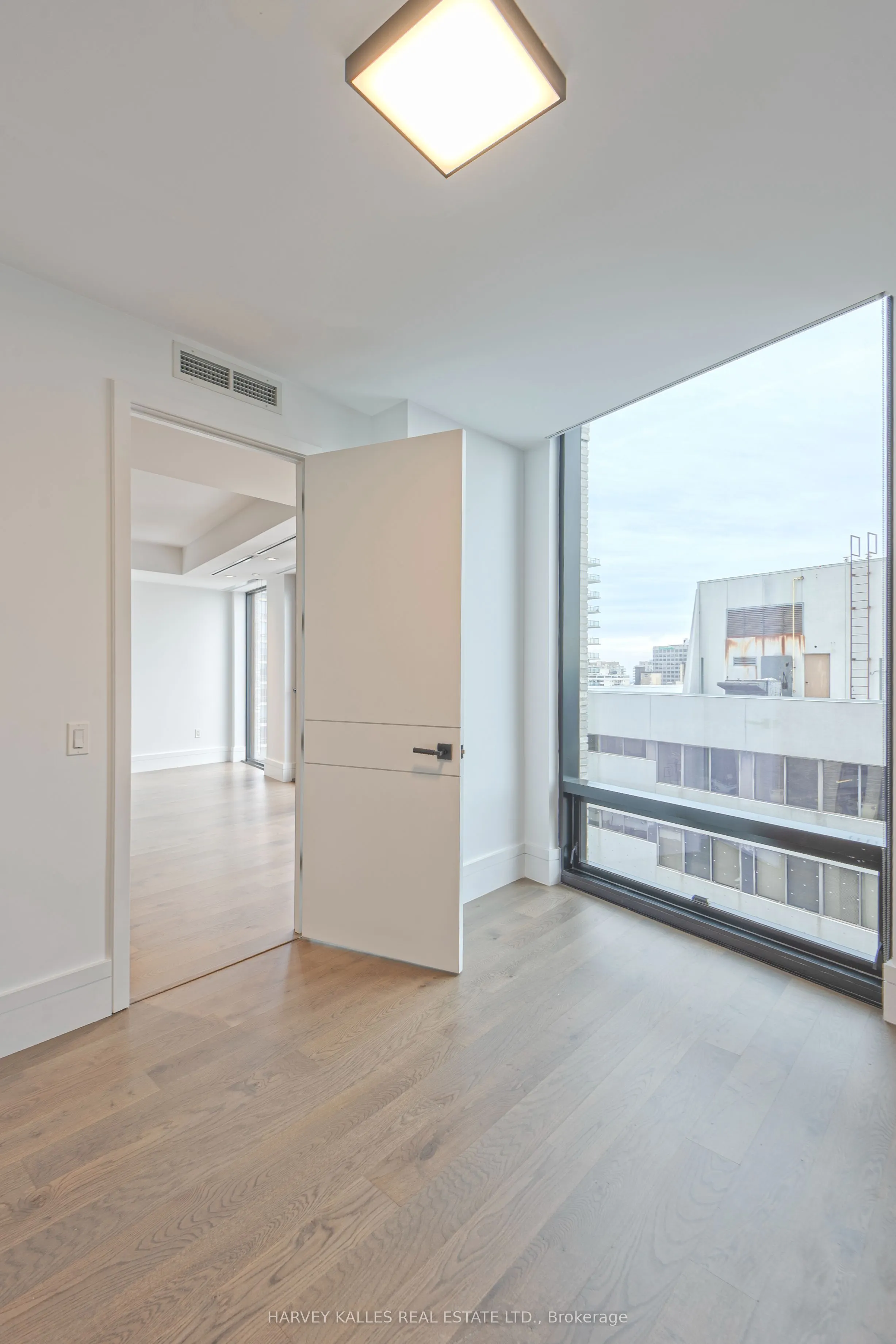 215 Lonsdale Road #1508