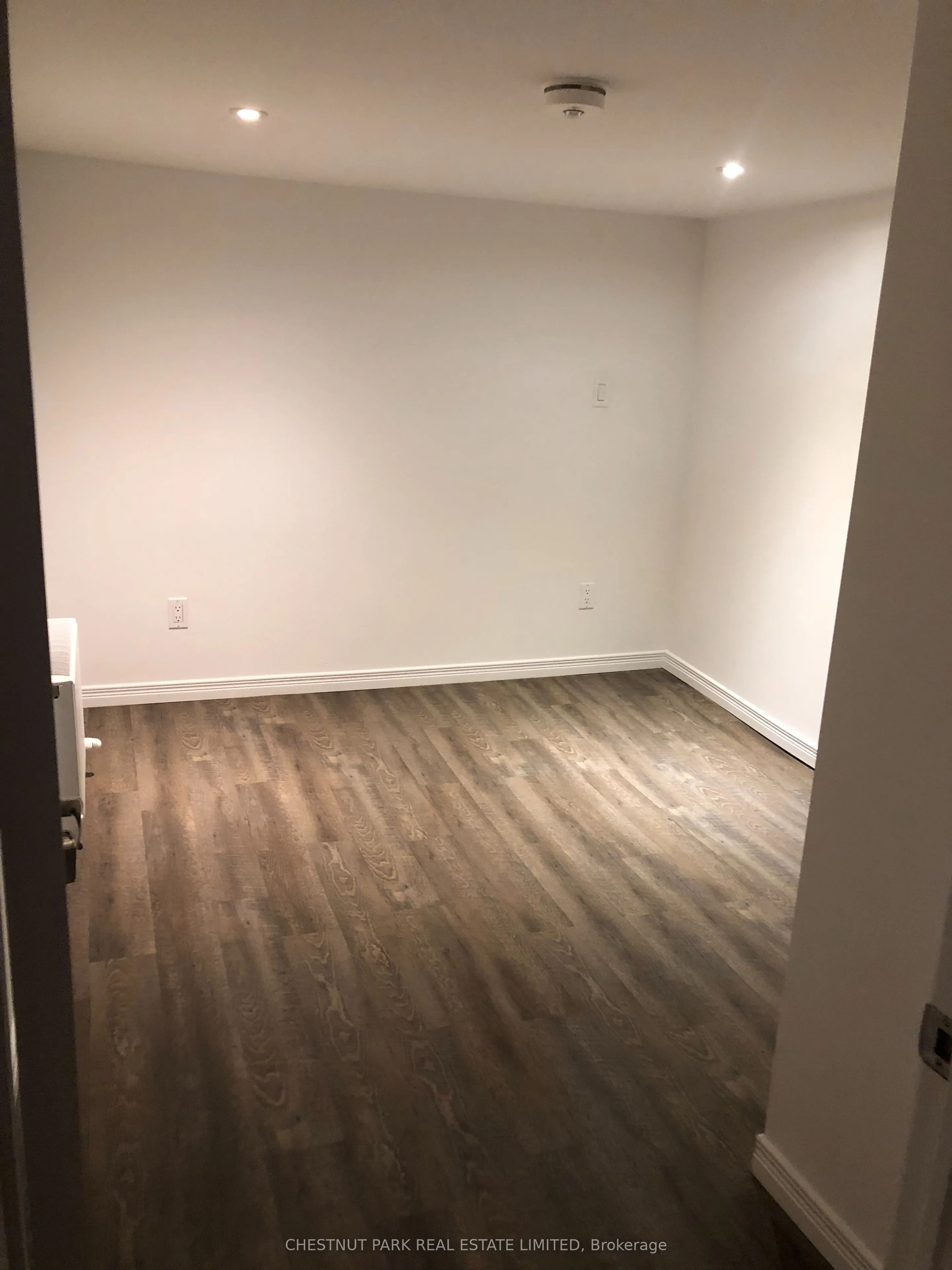 26 Strathgowan Avenue #Lower