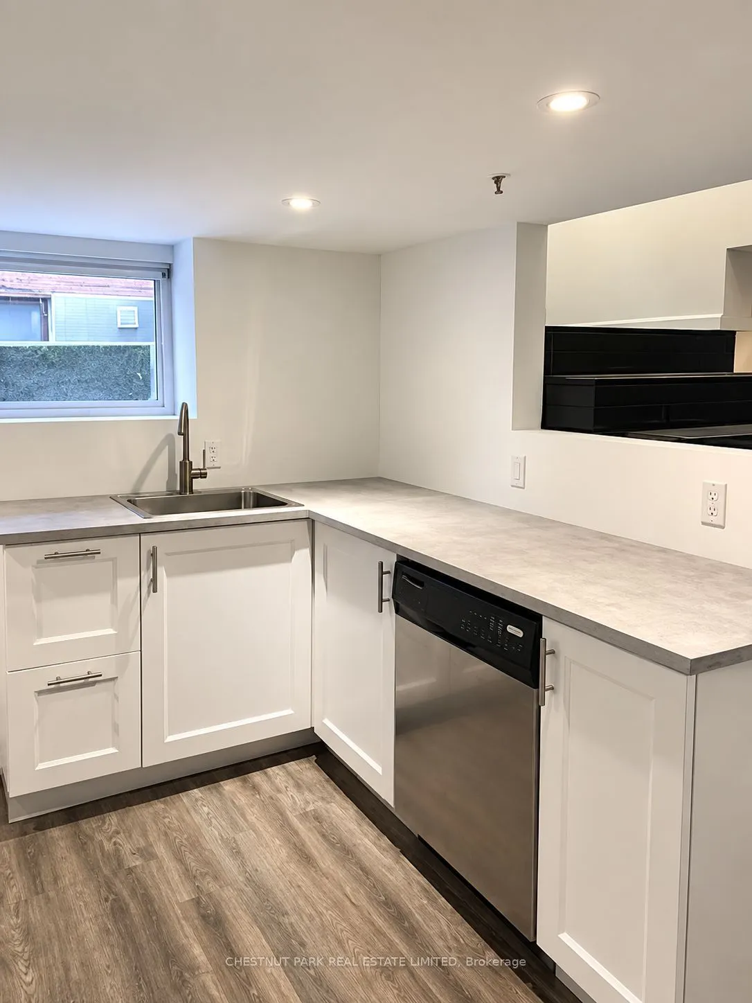 26 Strathgowan Avenue #Lower