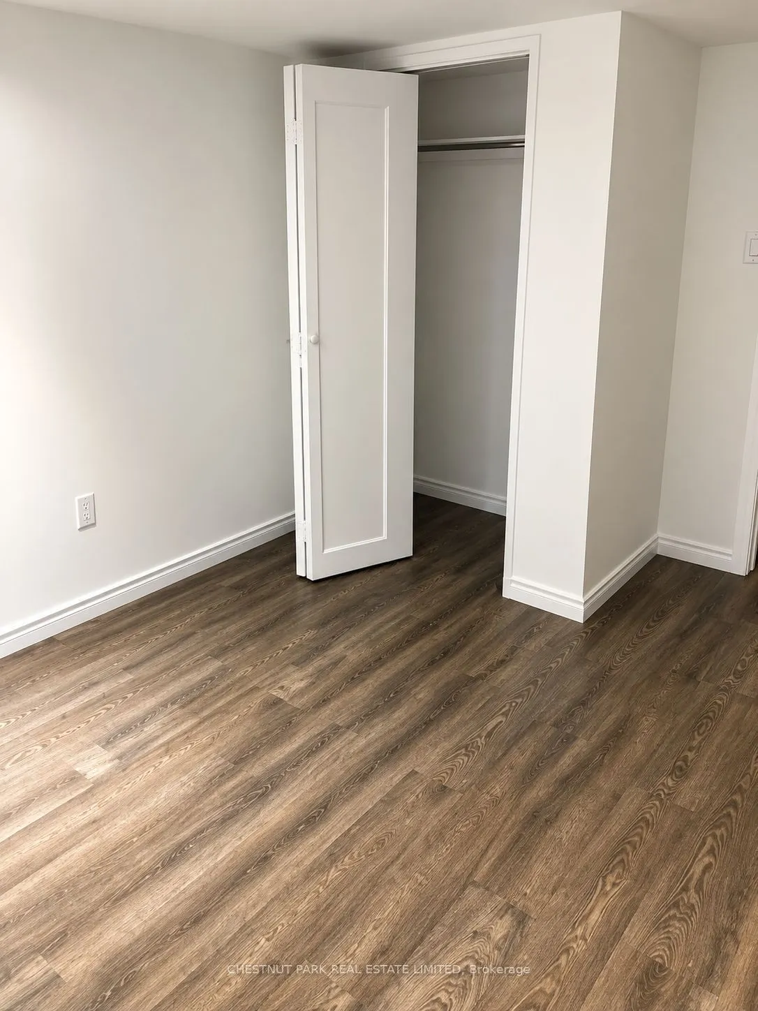26 Strathgowan Avenue #Lower