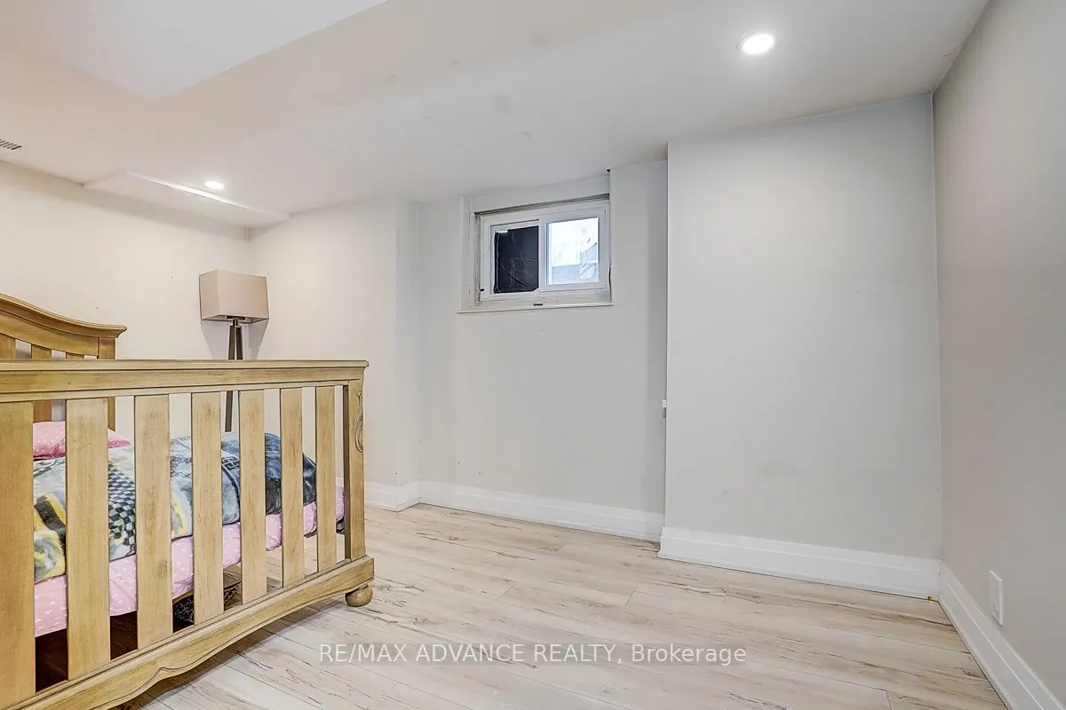 33 Castlefield Avenue