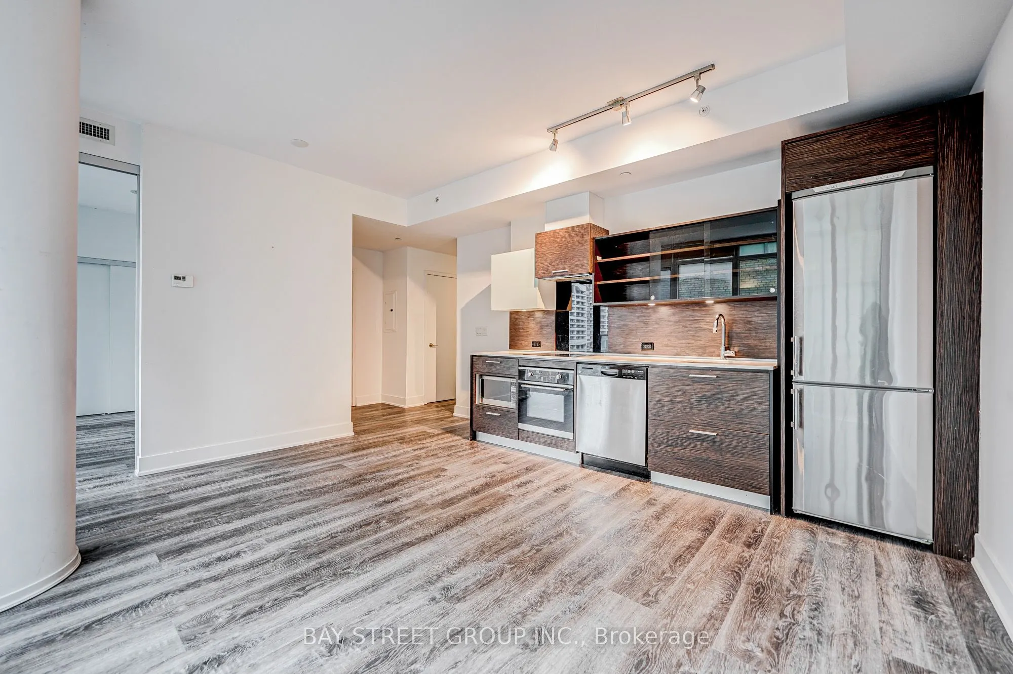 75 St Nicholas Street #609