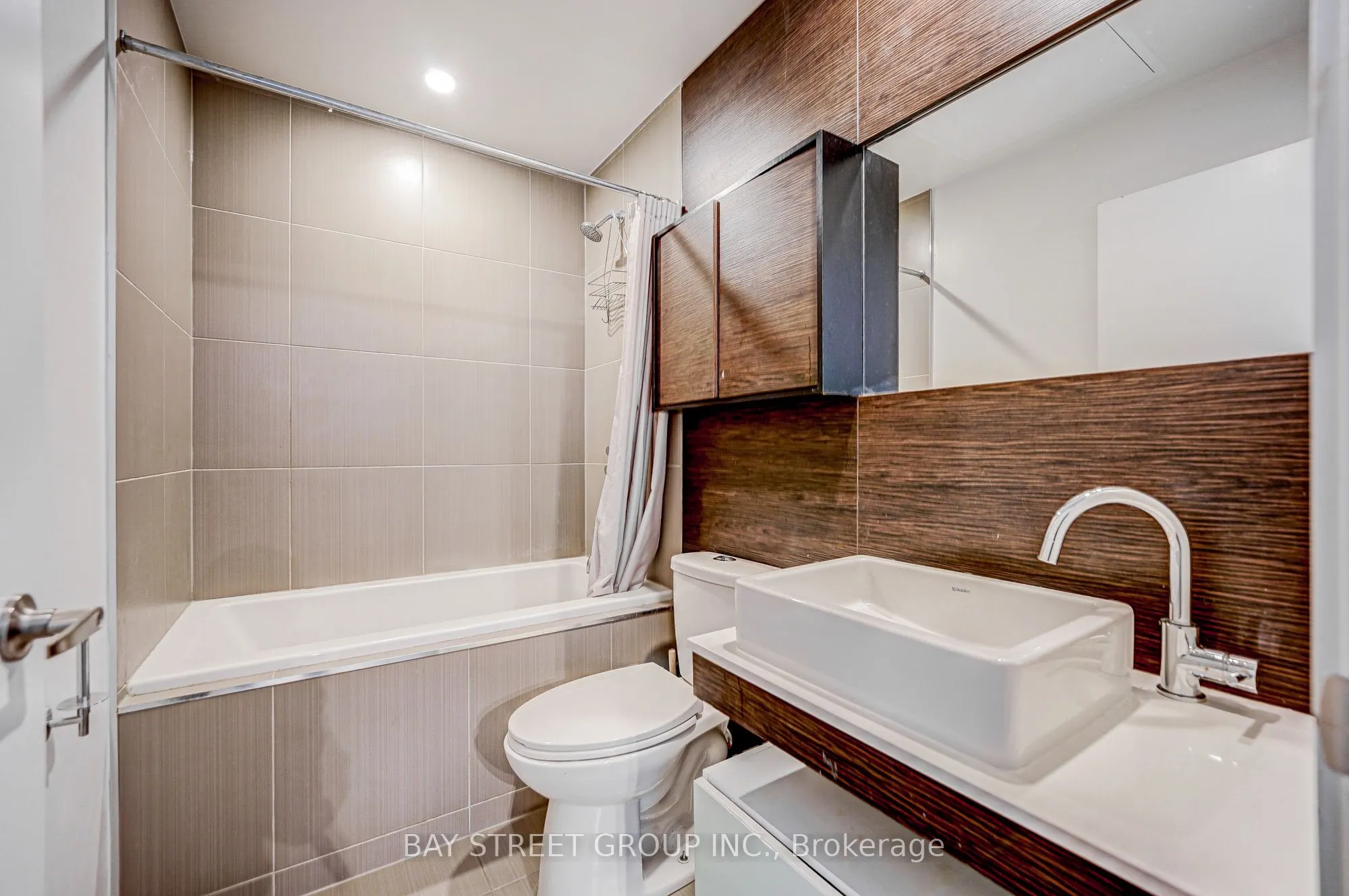 75 St Nicholas Street #609