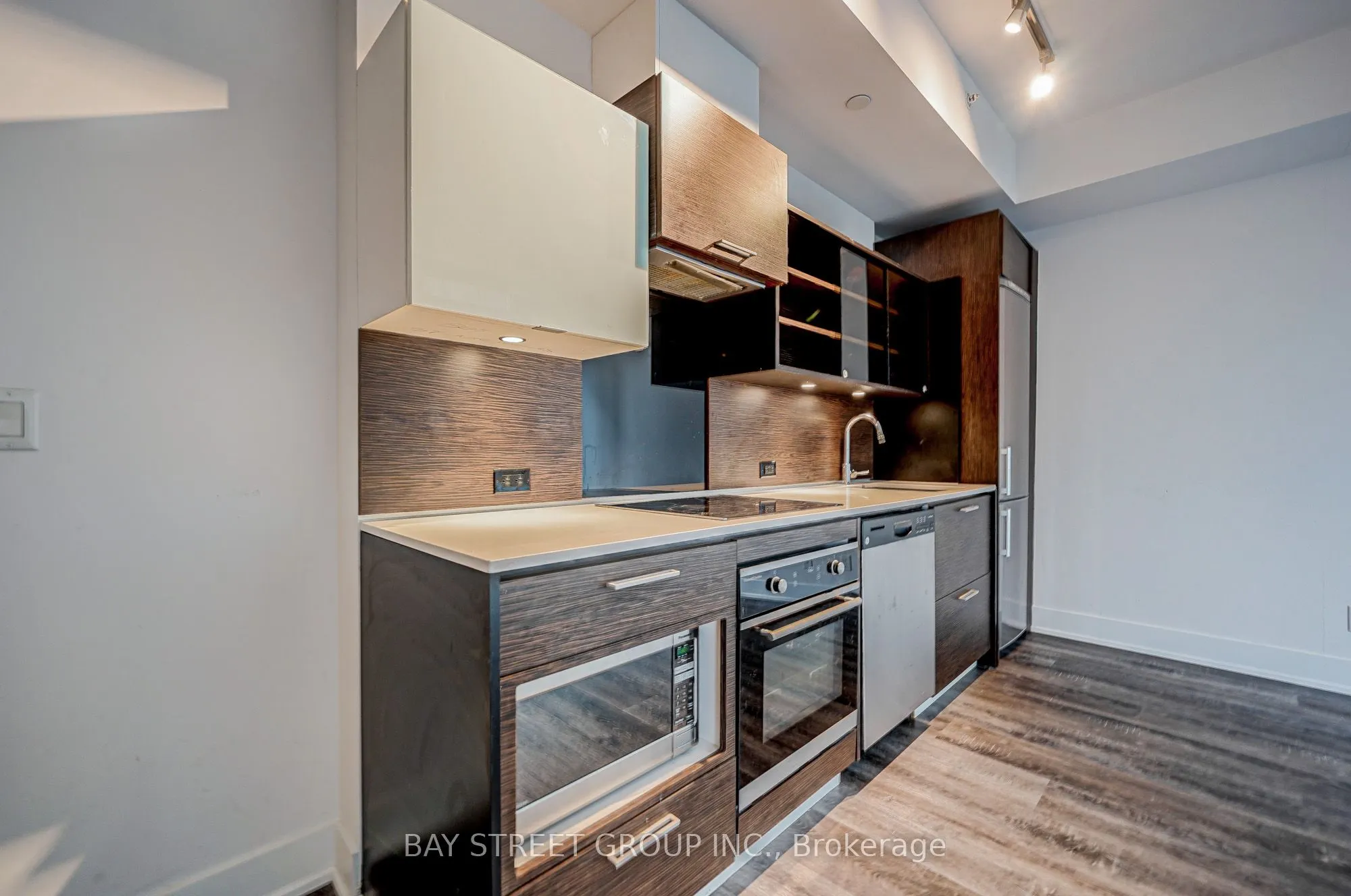 75 St Nicholas Street #609