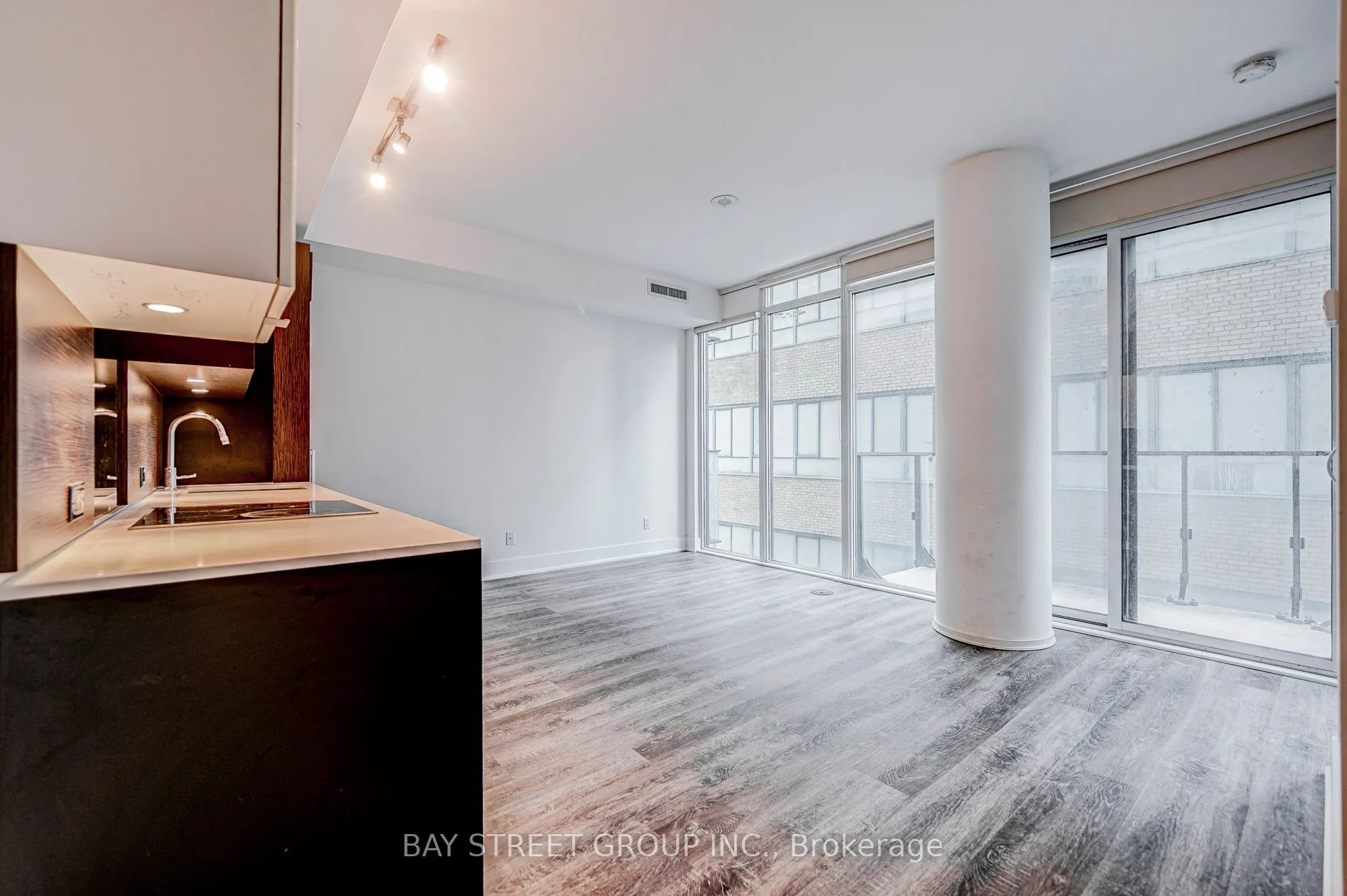 75 St Nicholas Street #609