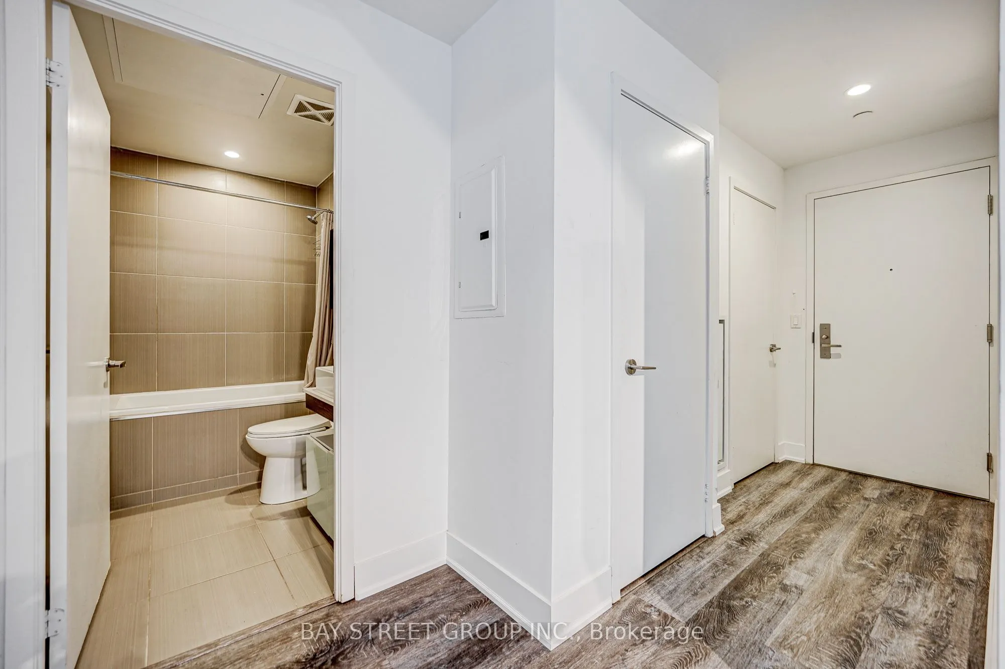 75 St Nicholas Street #609