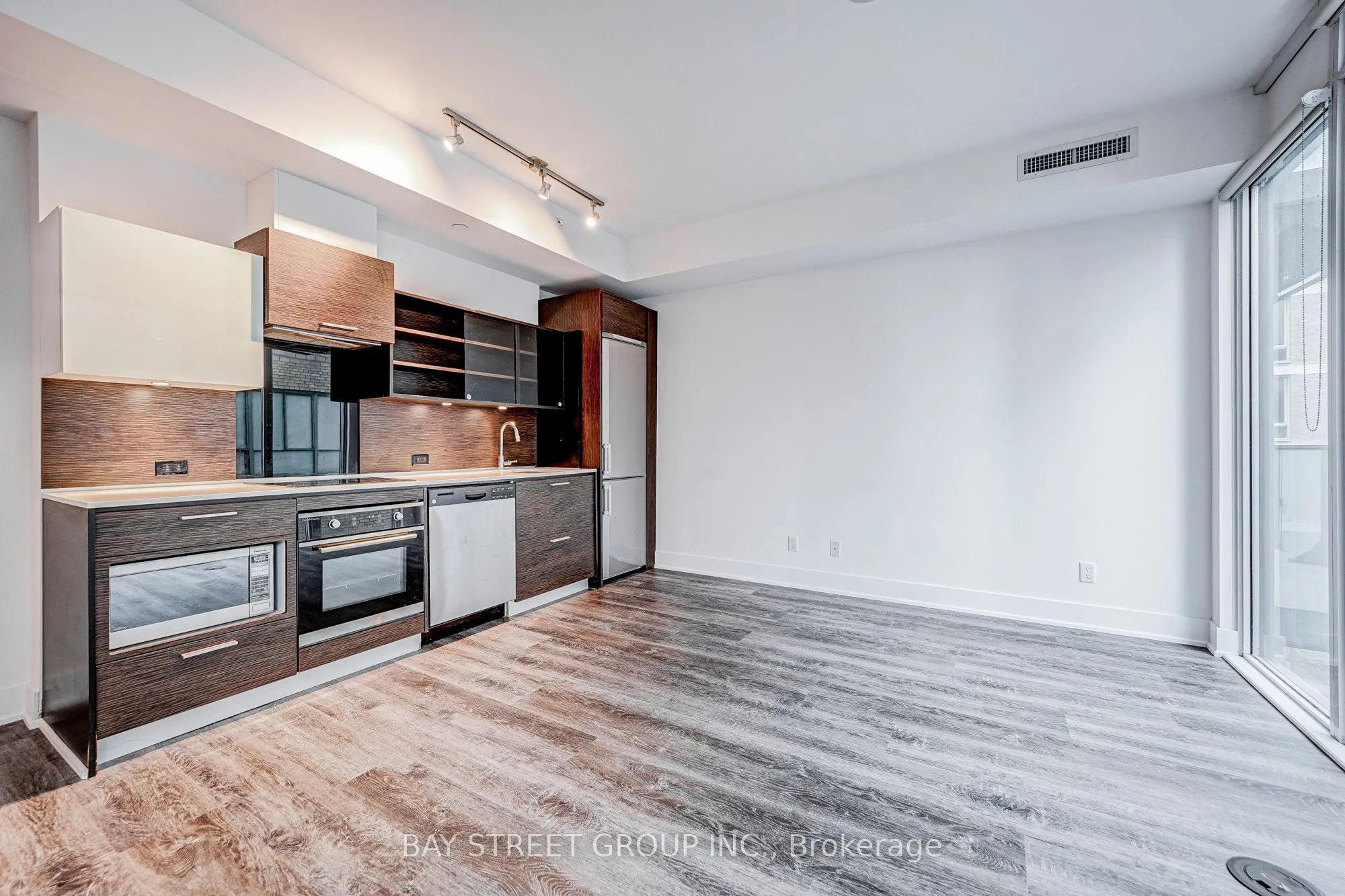75 St Nicholas Street #609