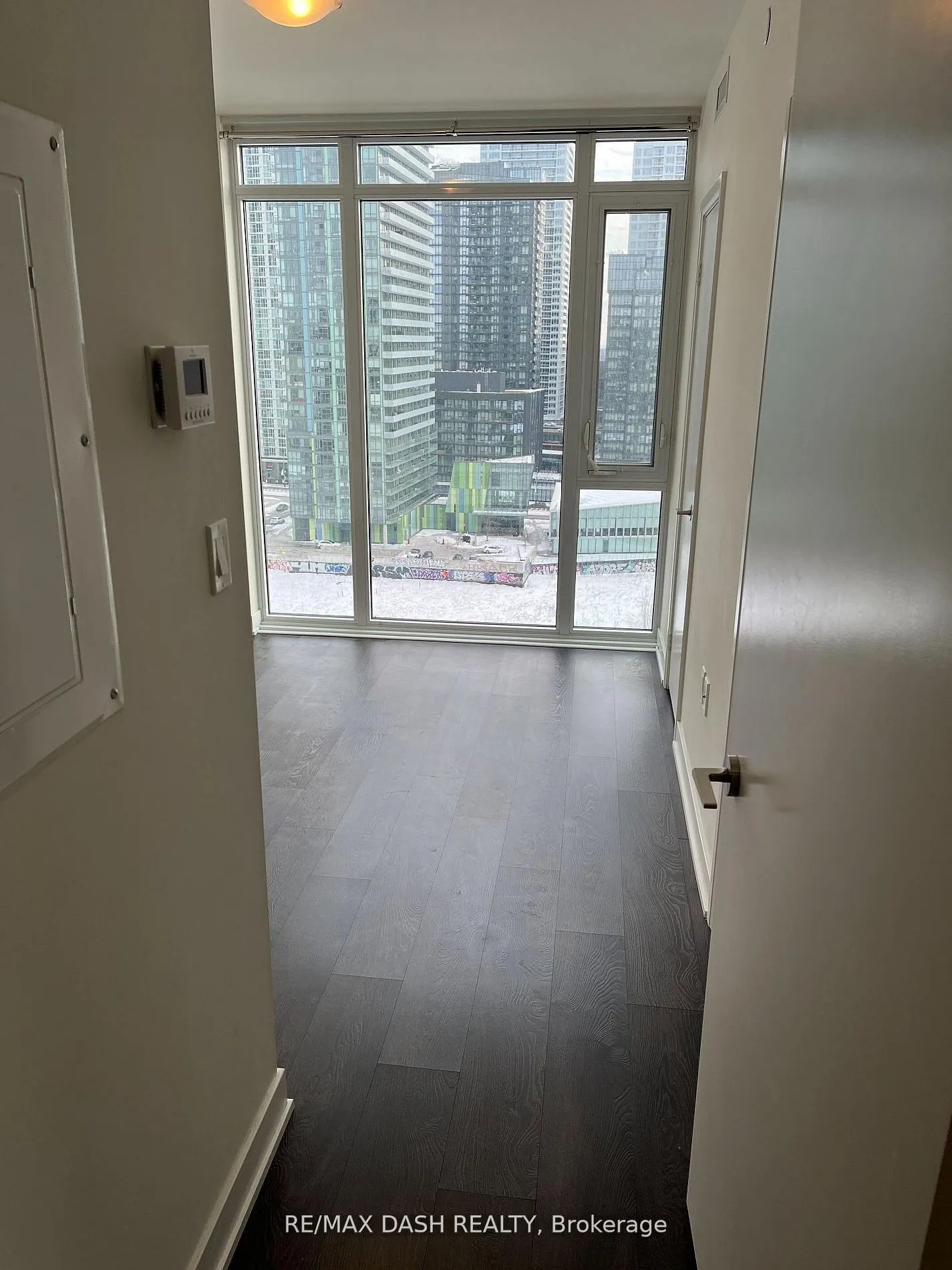 27 Bathurst Street #806W