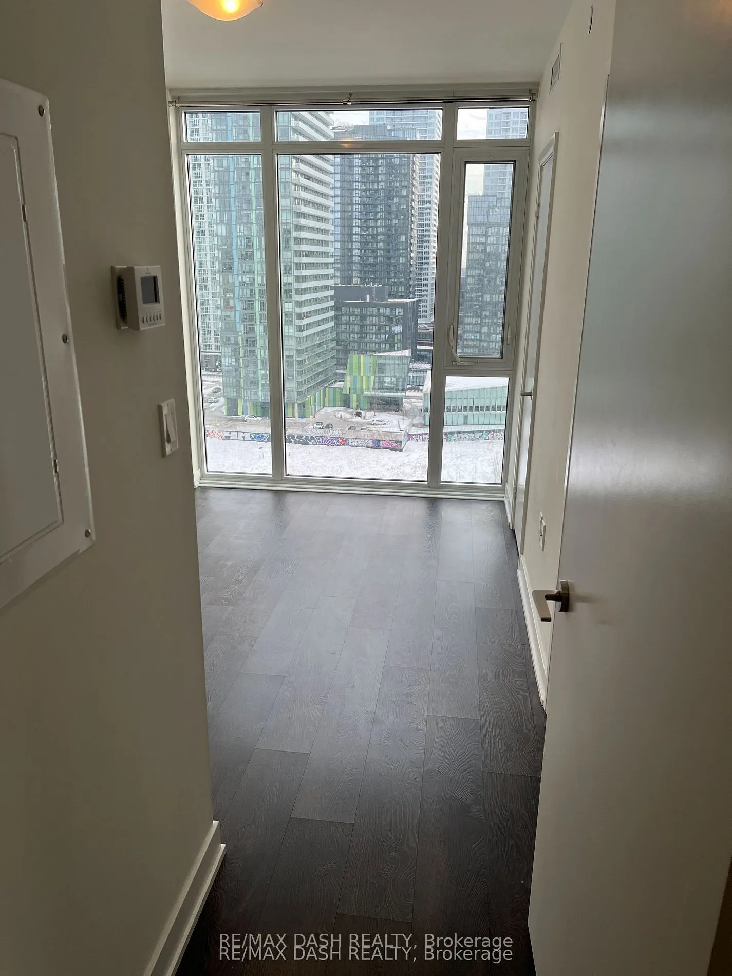 27 Bathurst Street #806W