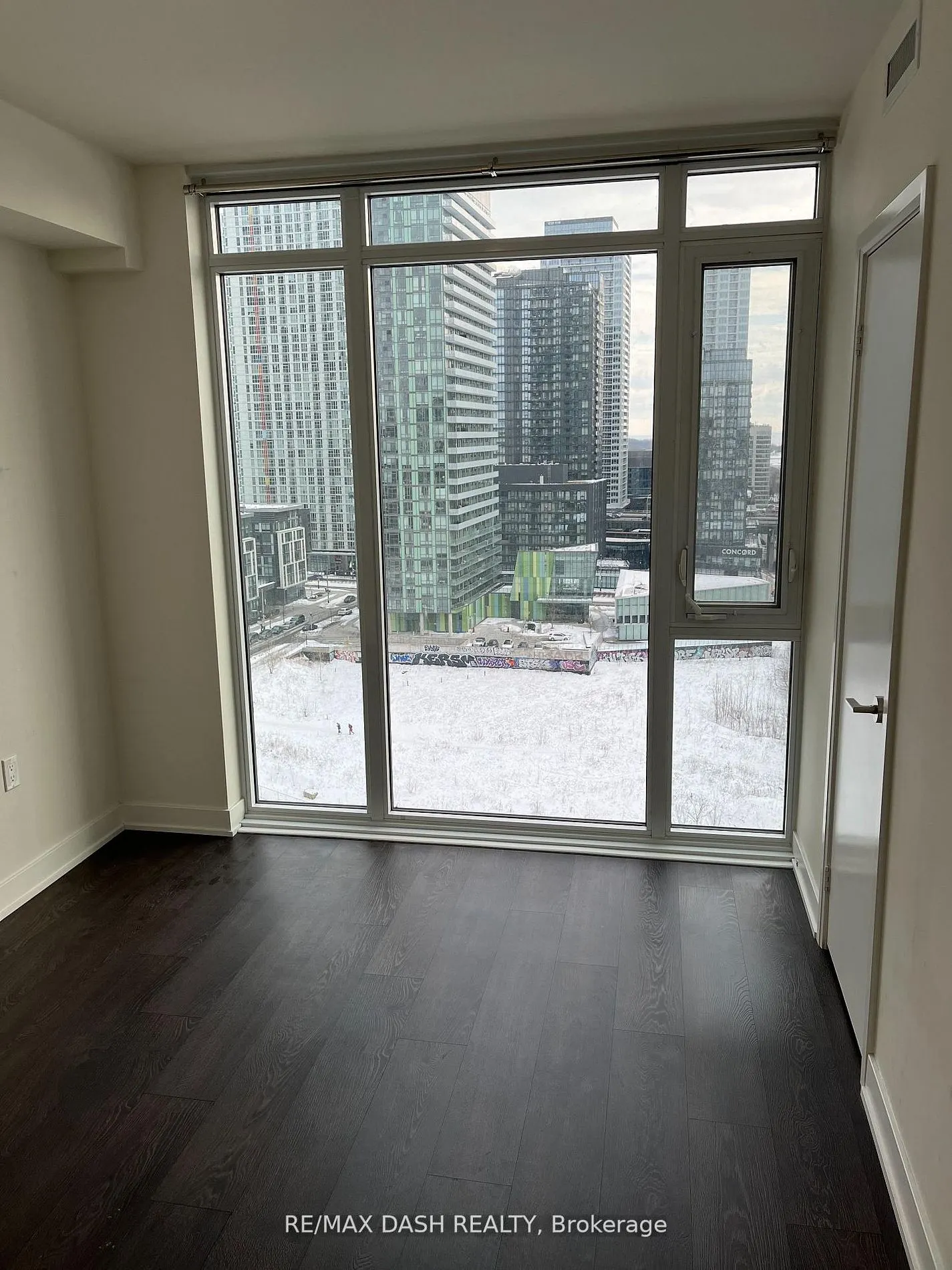 27 Bathurst Street #806W