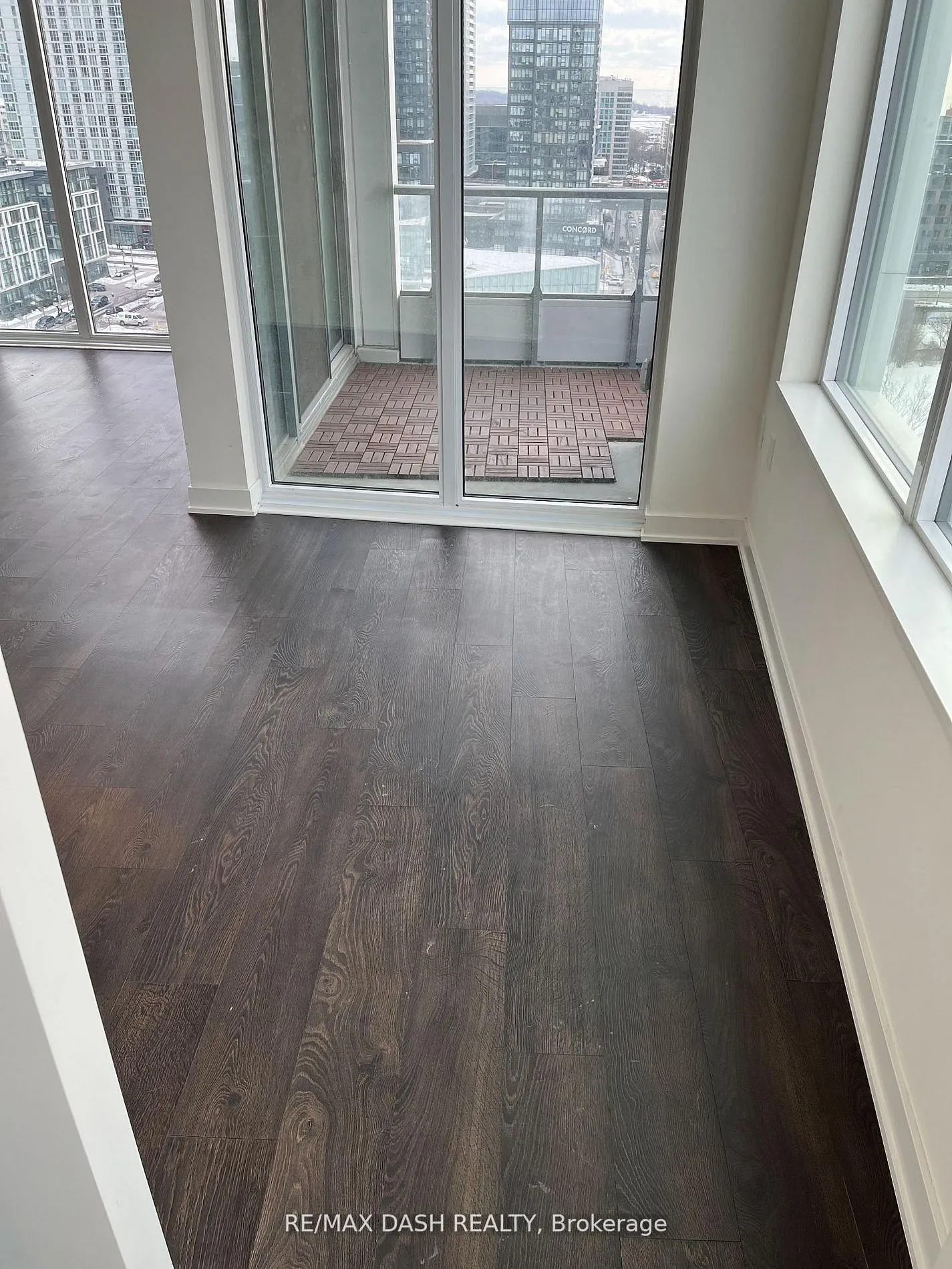 27 Bathurst Street #806W
