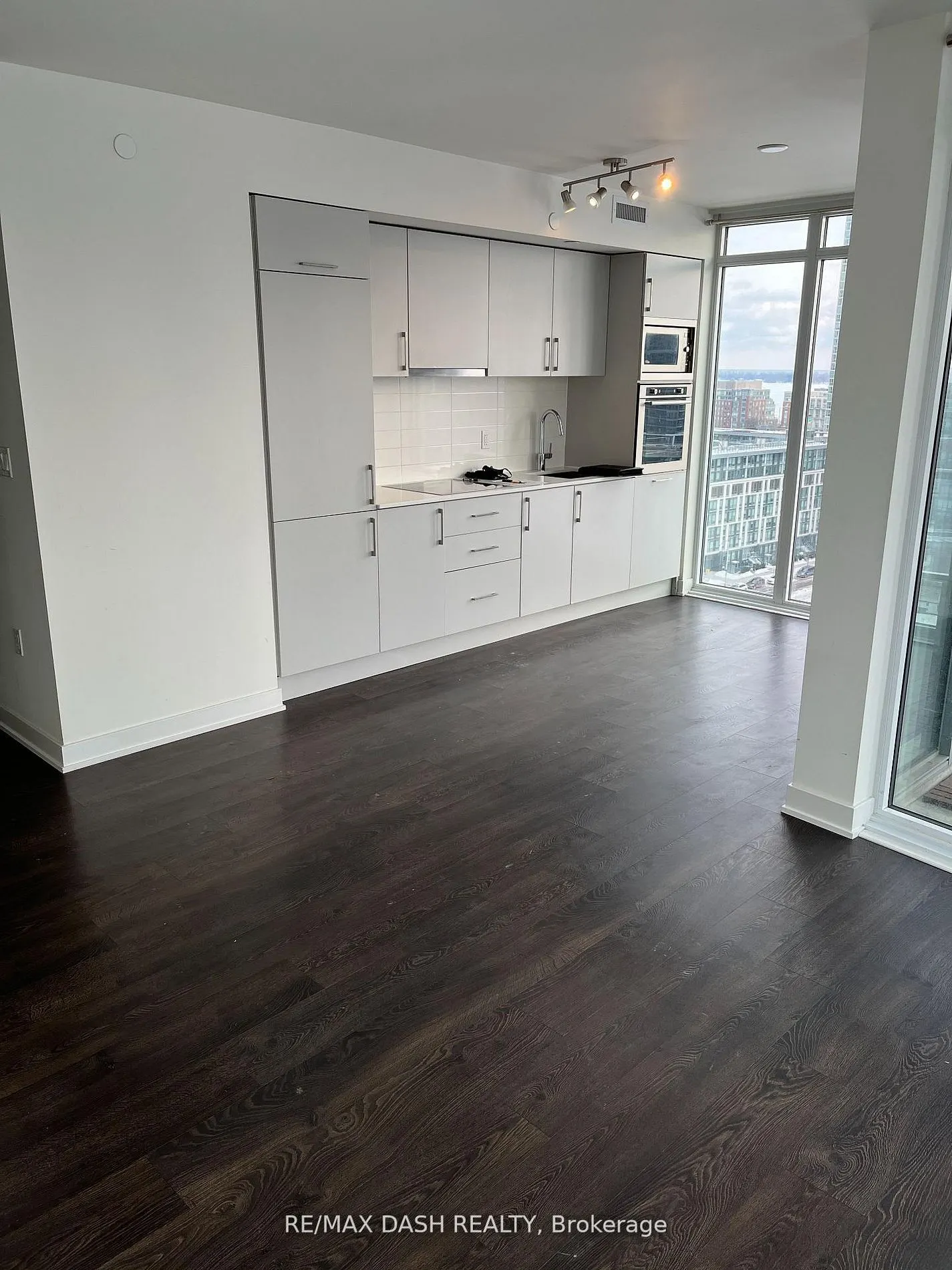 27 Bathurst Street #806W