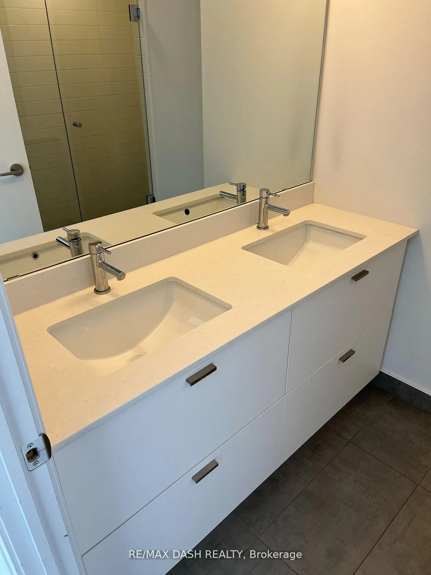 27 Bathurst Street #806W