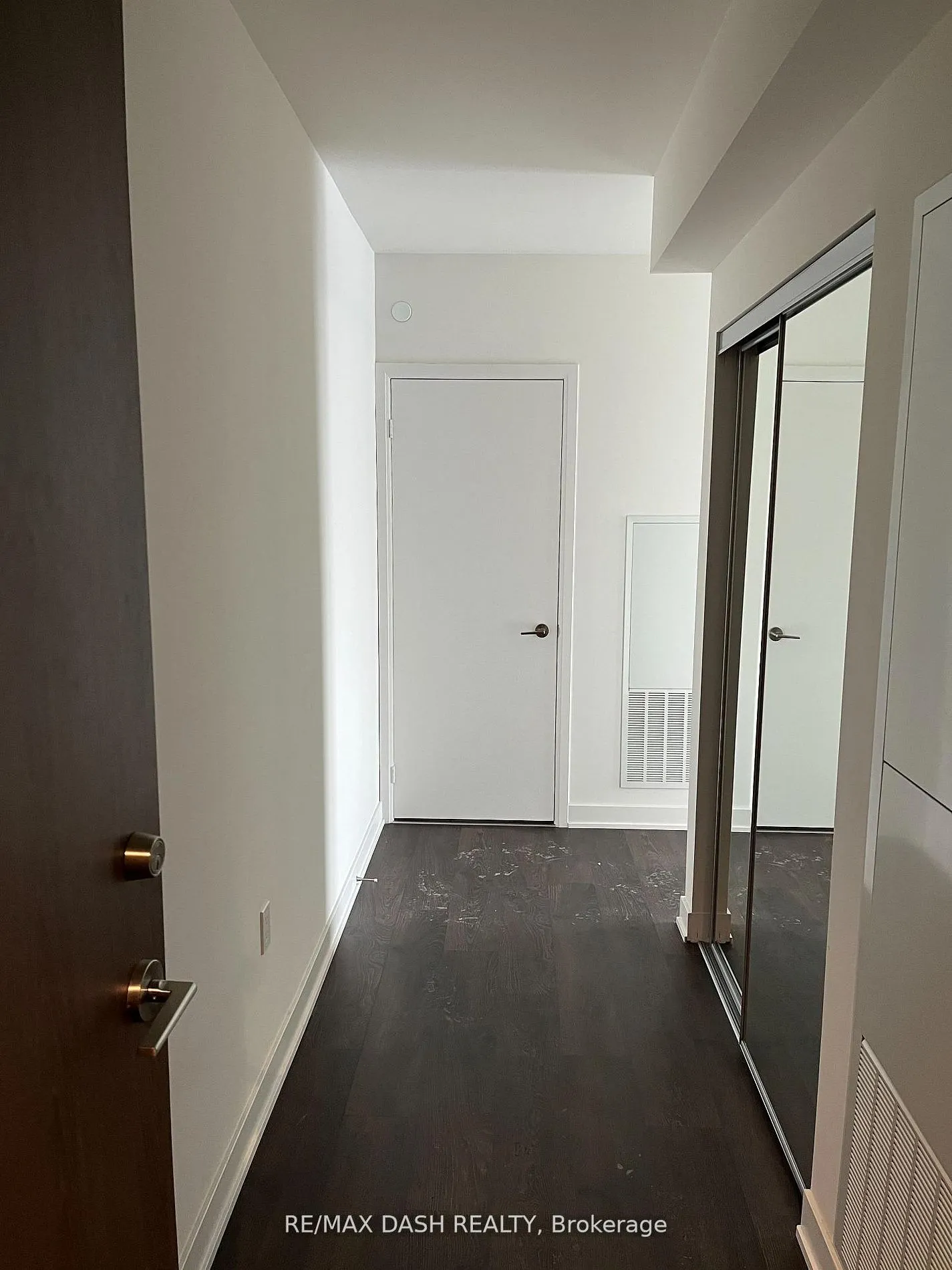27 Bathurst Street #806W