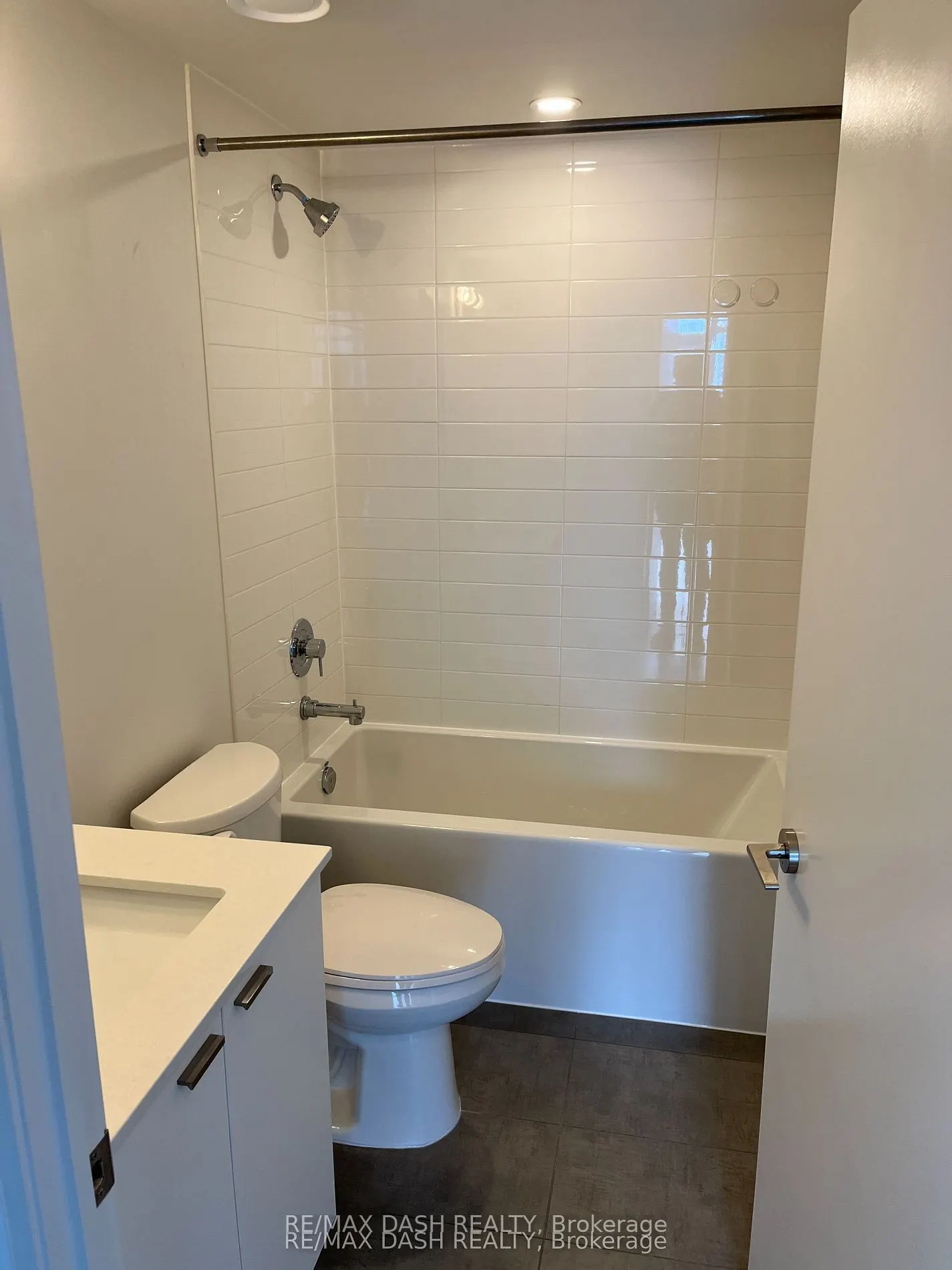 27 Bathurst Street #806W