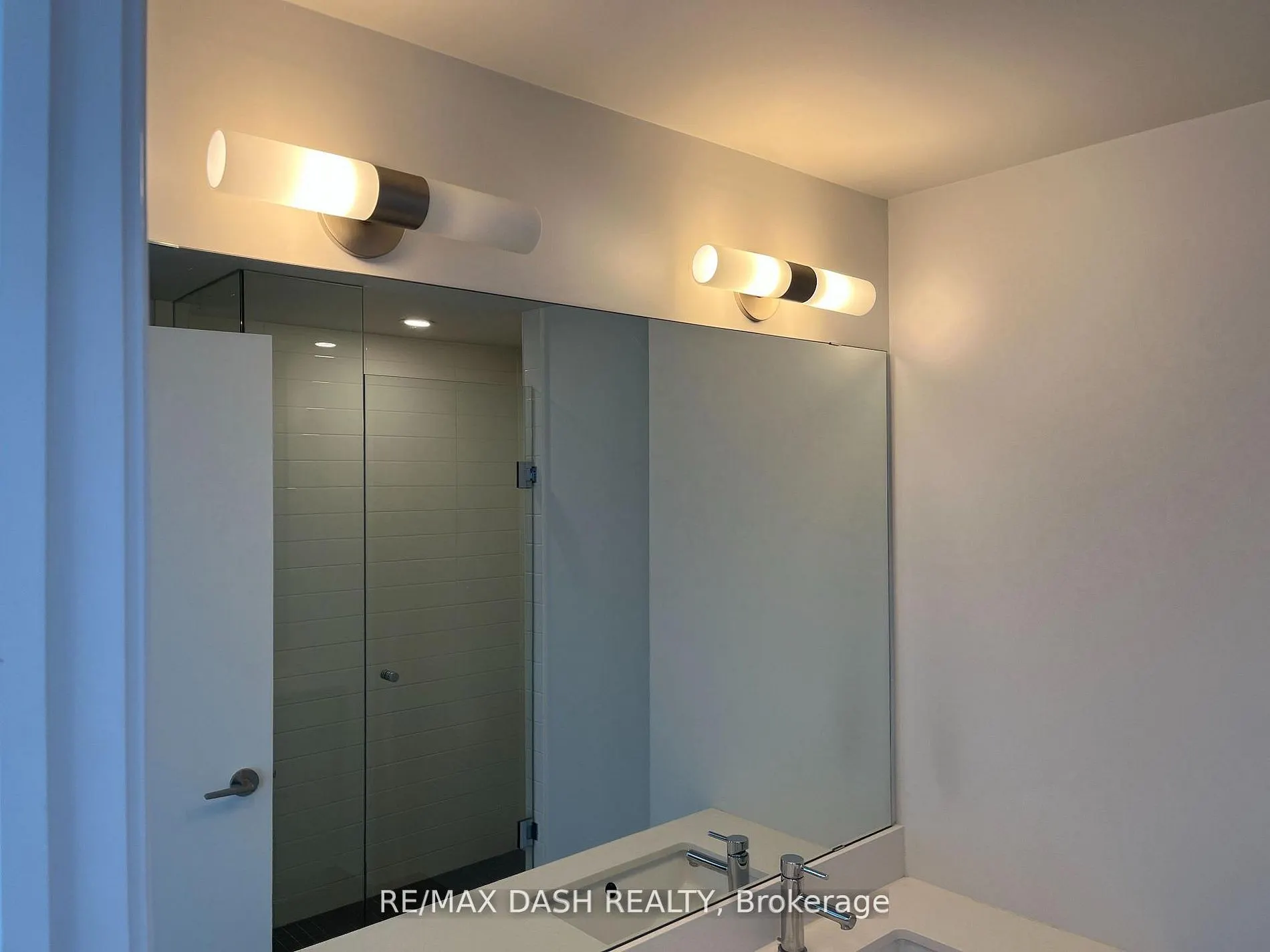 27 Bathurst Street #806W