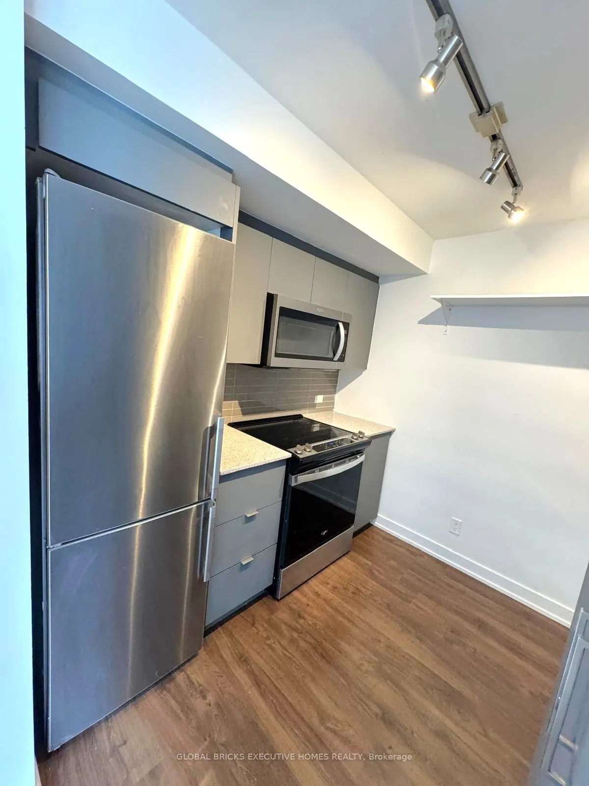 30 Tretti Way #1305
