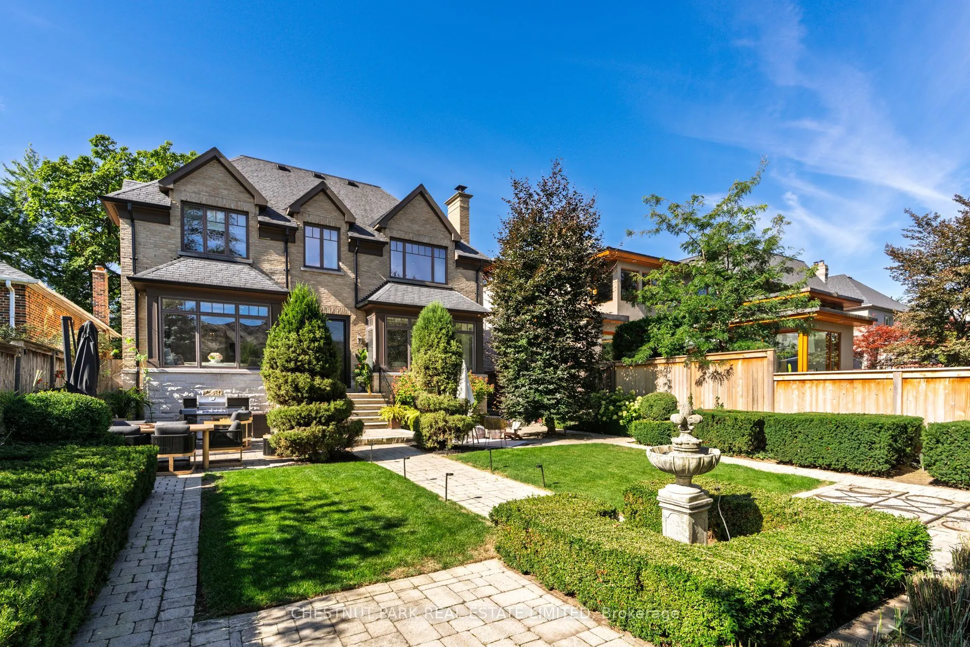 179 Yonge Boulevard